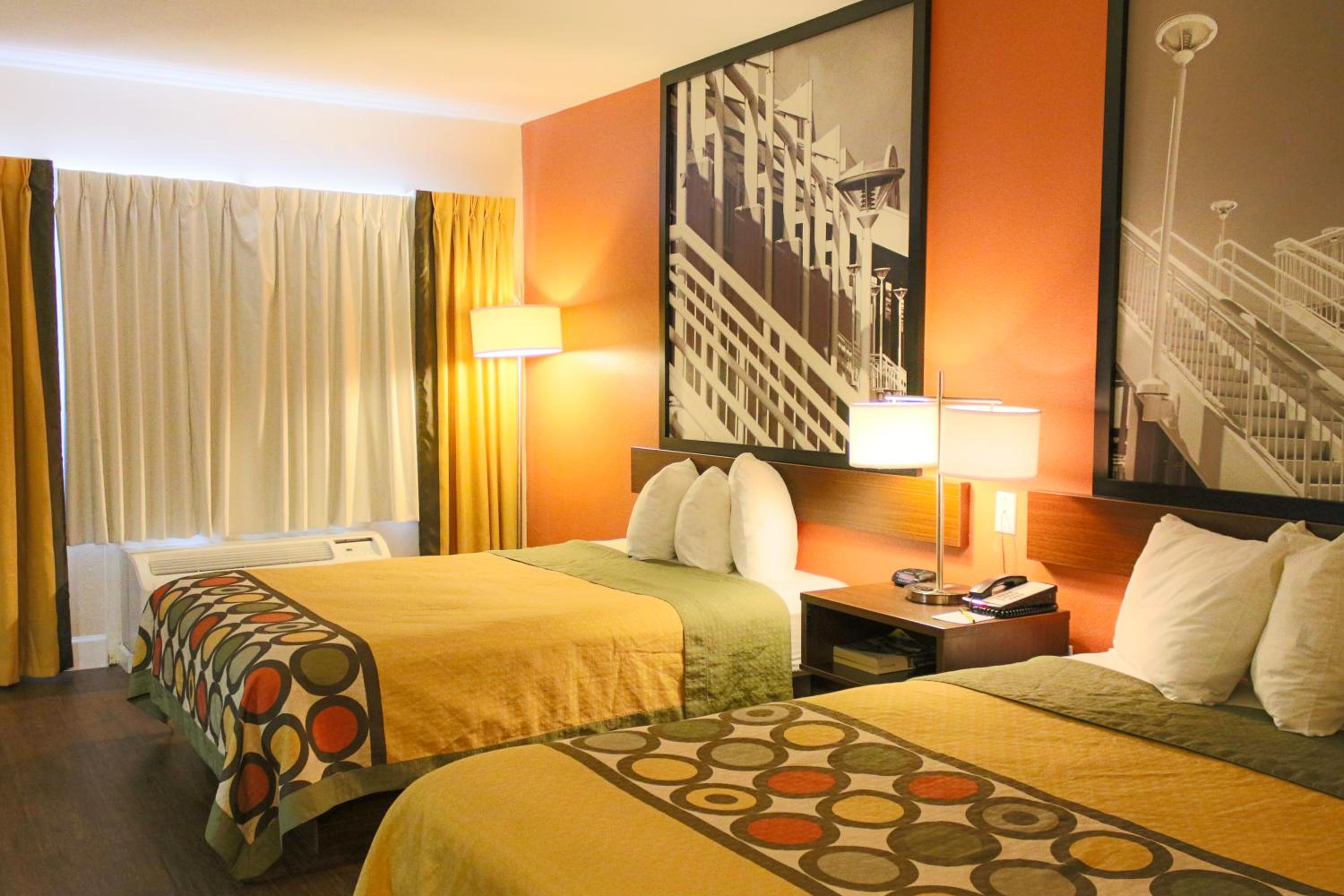 Queen Room With Two Queen Beds - Non-Smoking