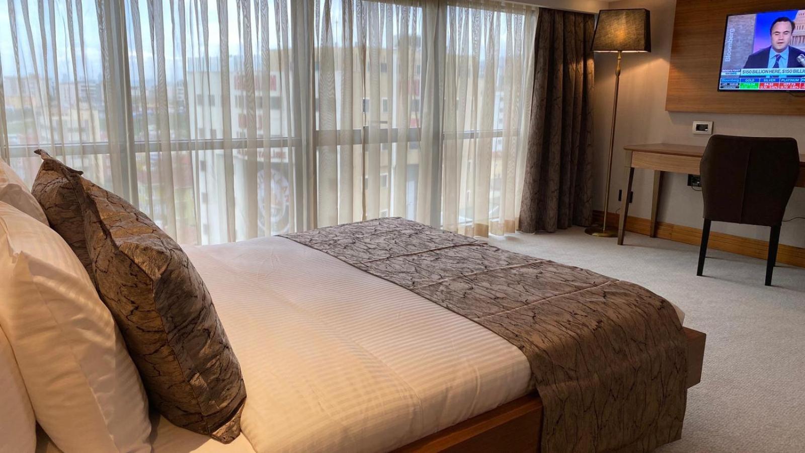 Two Single Beds, City View photo 1