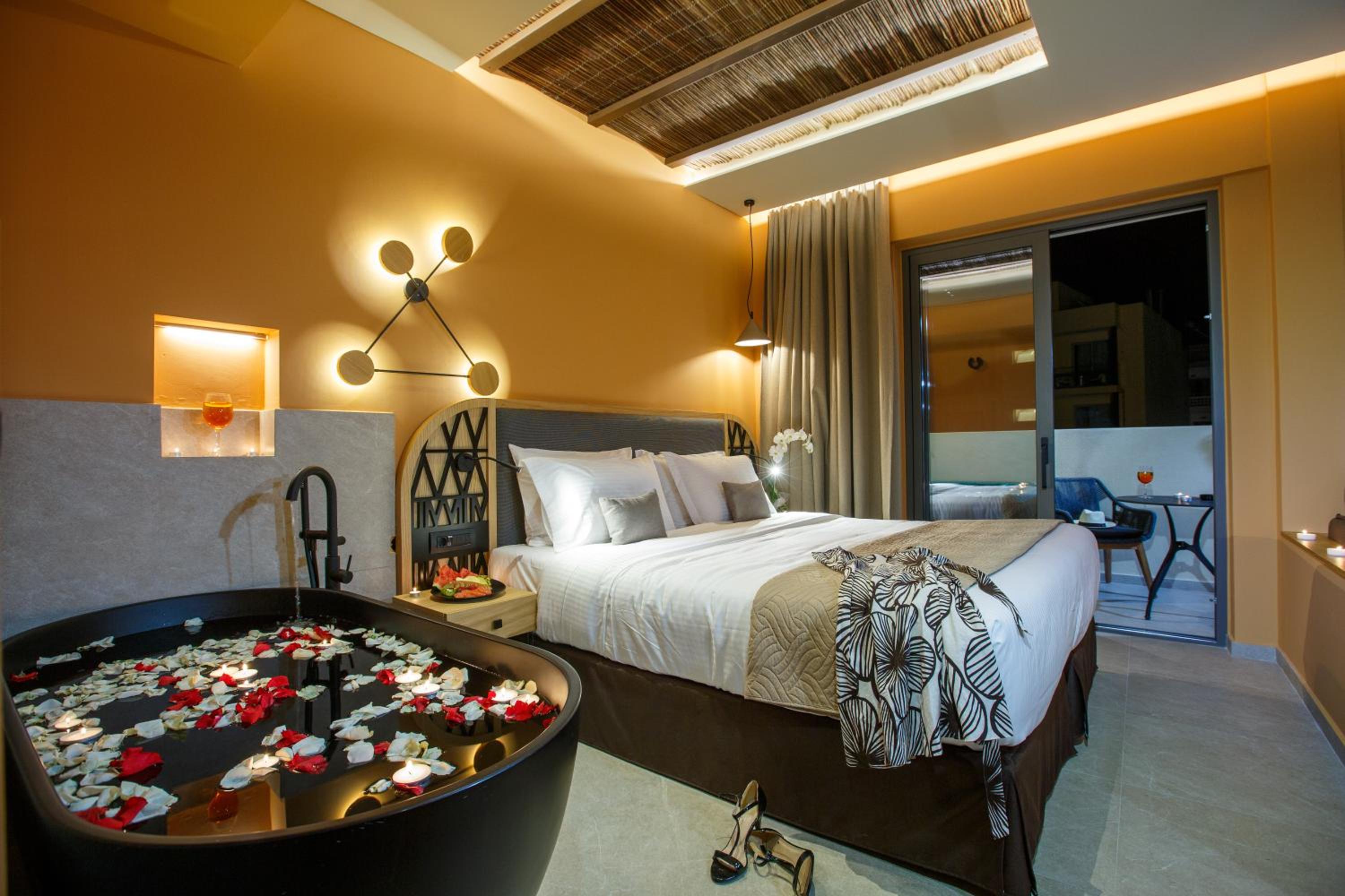 Romantic Deluxe Suite with Jacuzzi - Photo 1