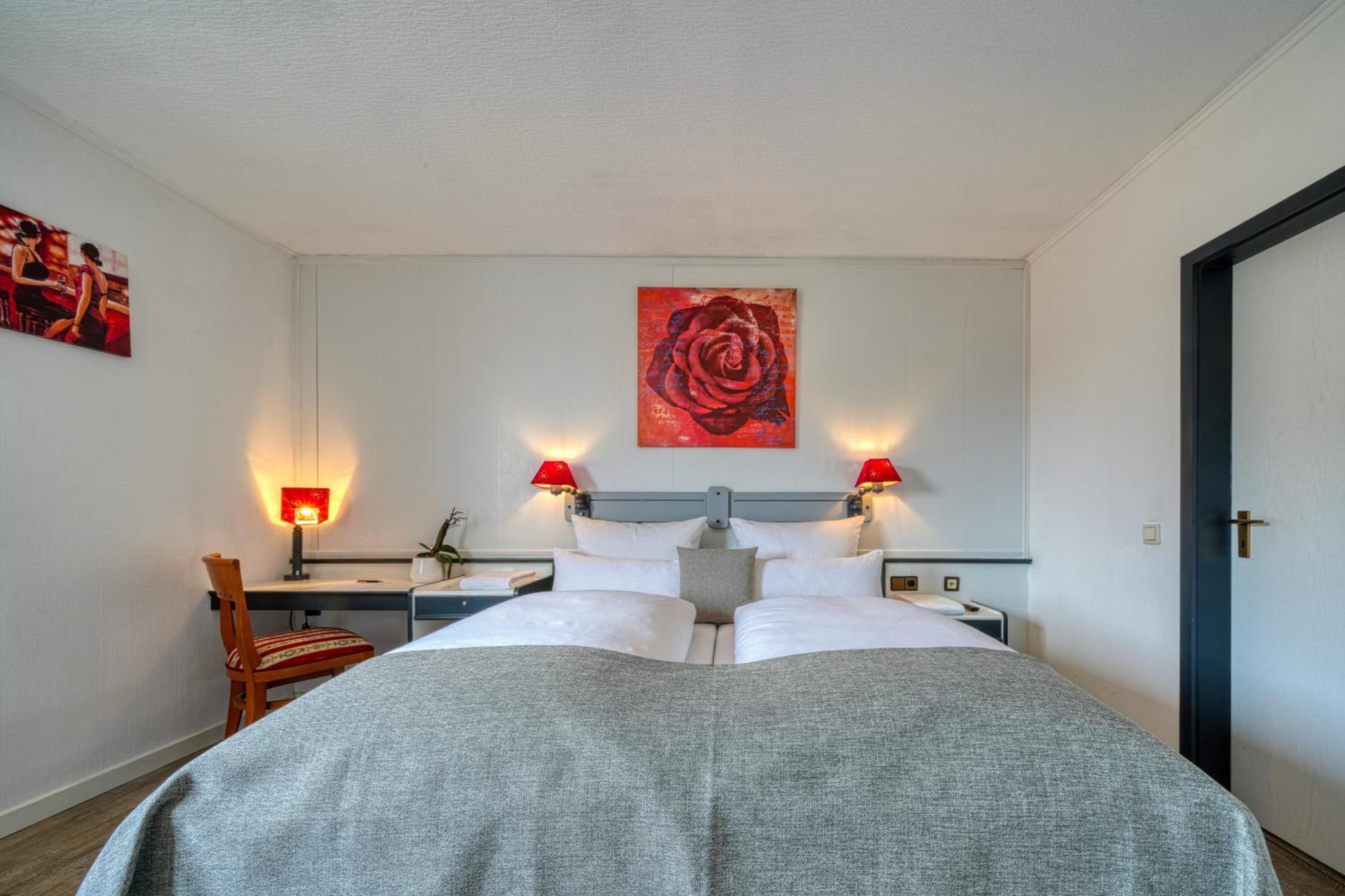 Twin Room with Lake View photo 3