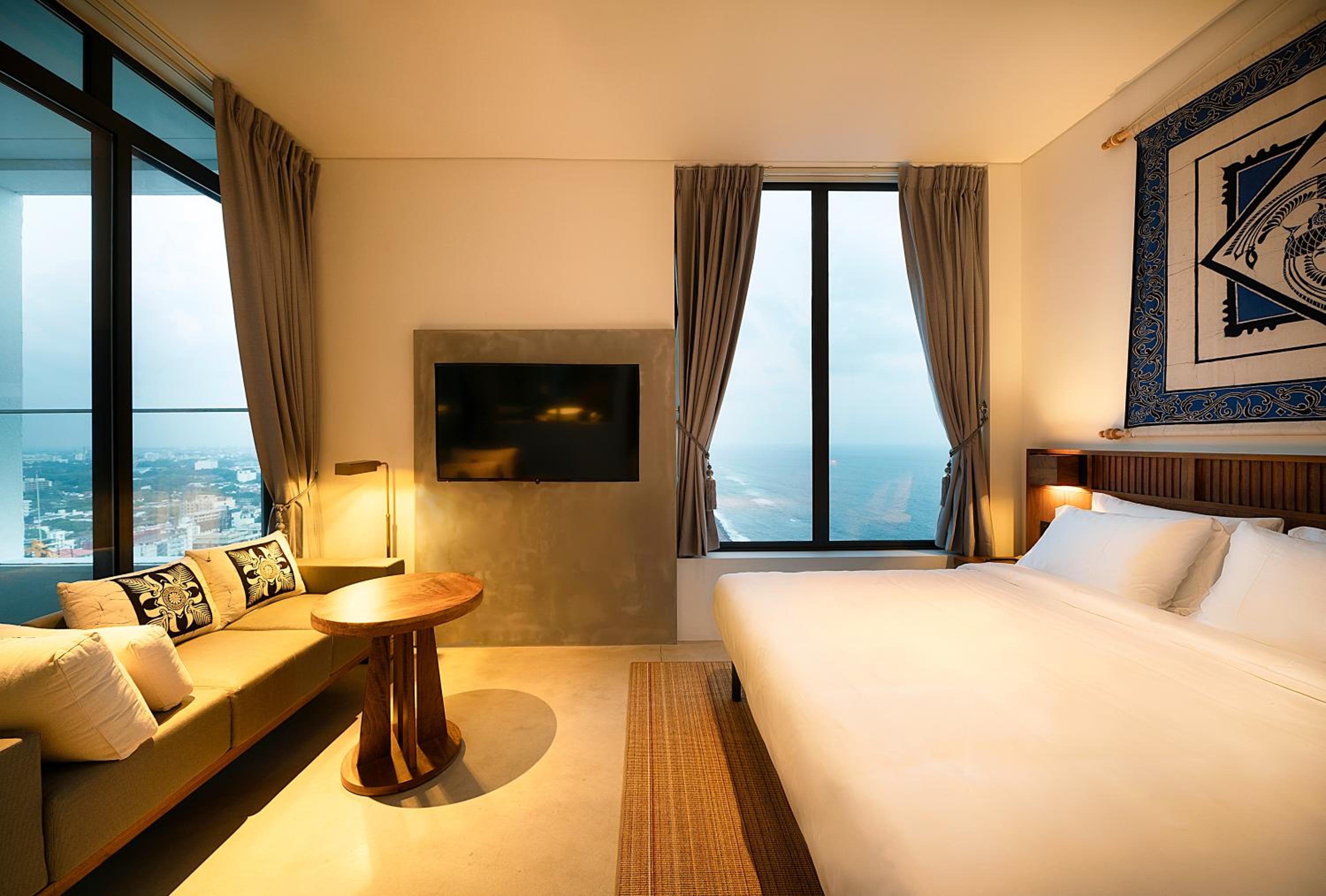Superior Double Room with Terrace (Partial Sea & City View) - Photo 2