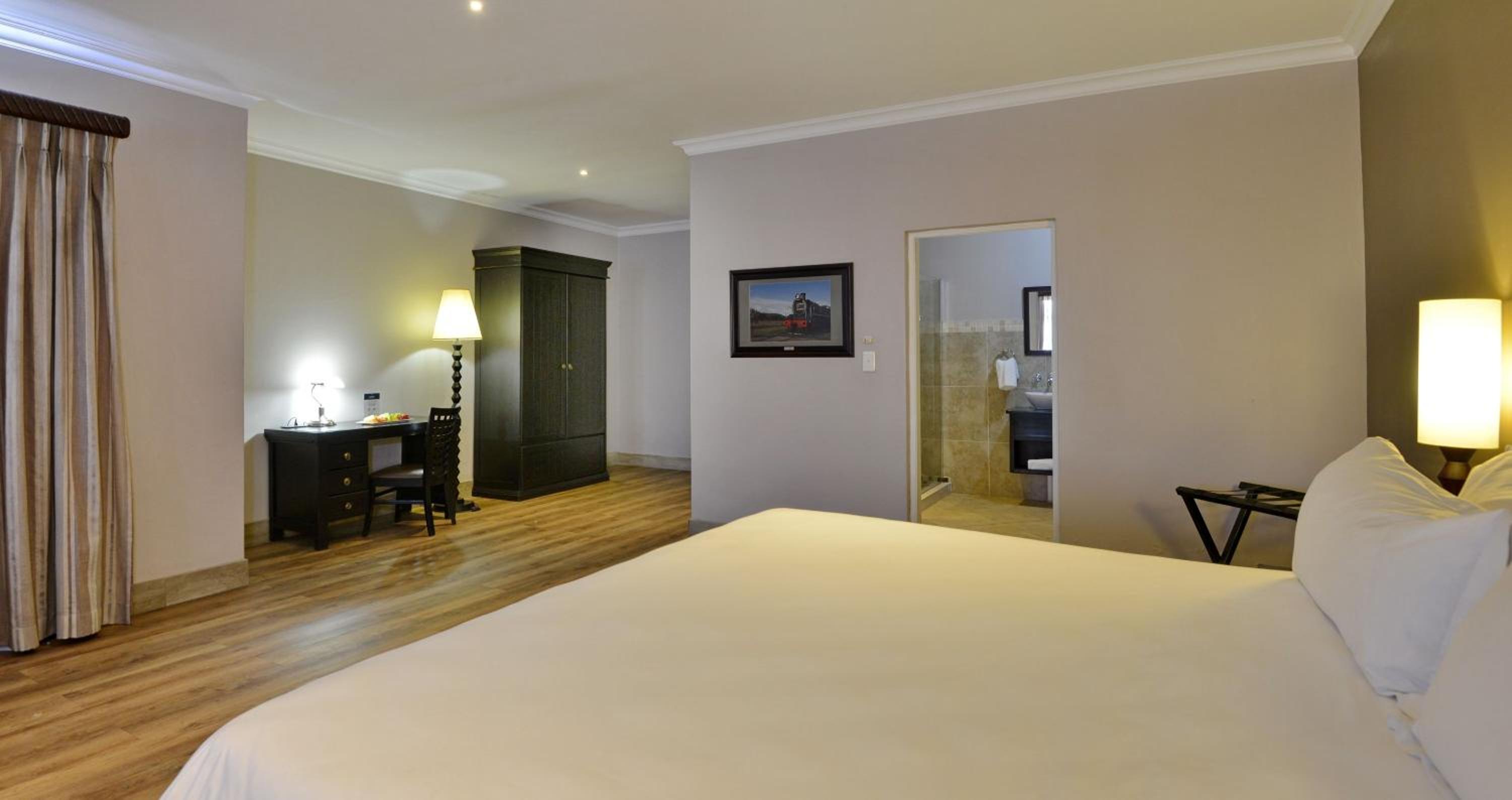 Executive Suite - Photo 1