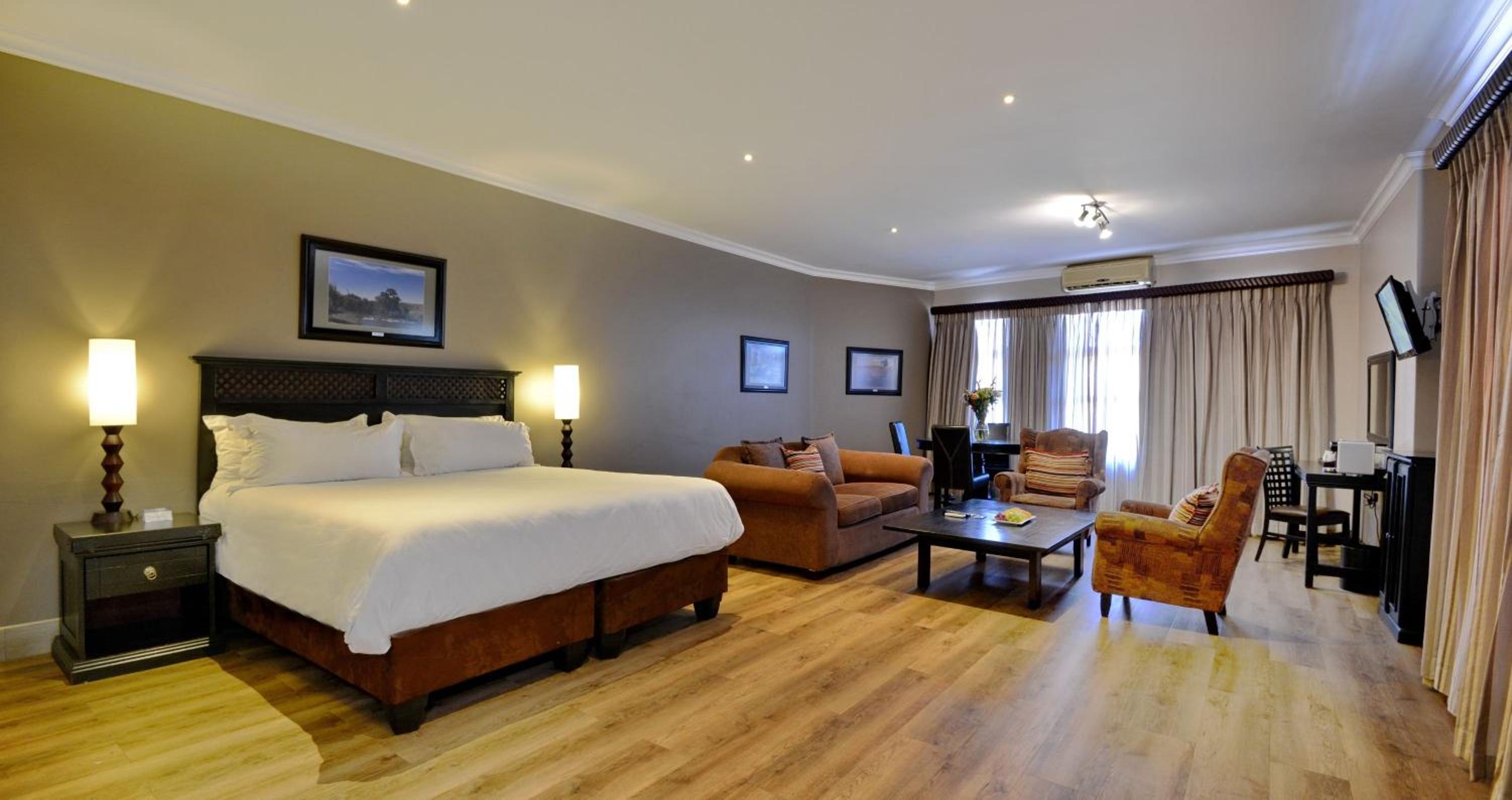 Executive Suite - Photo 7