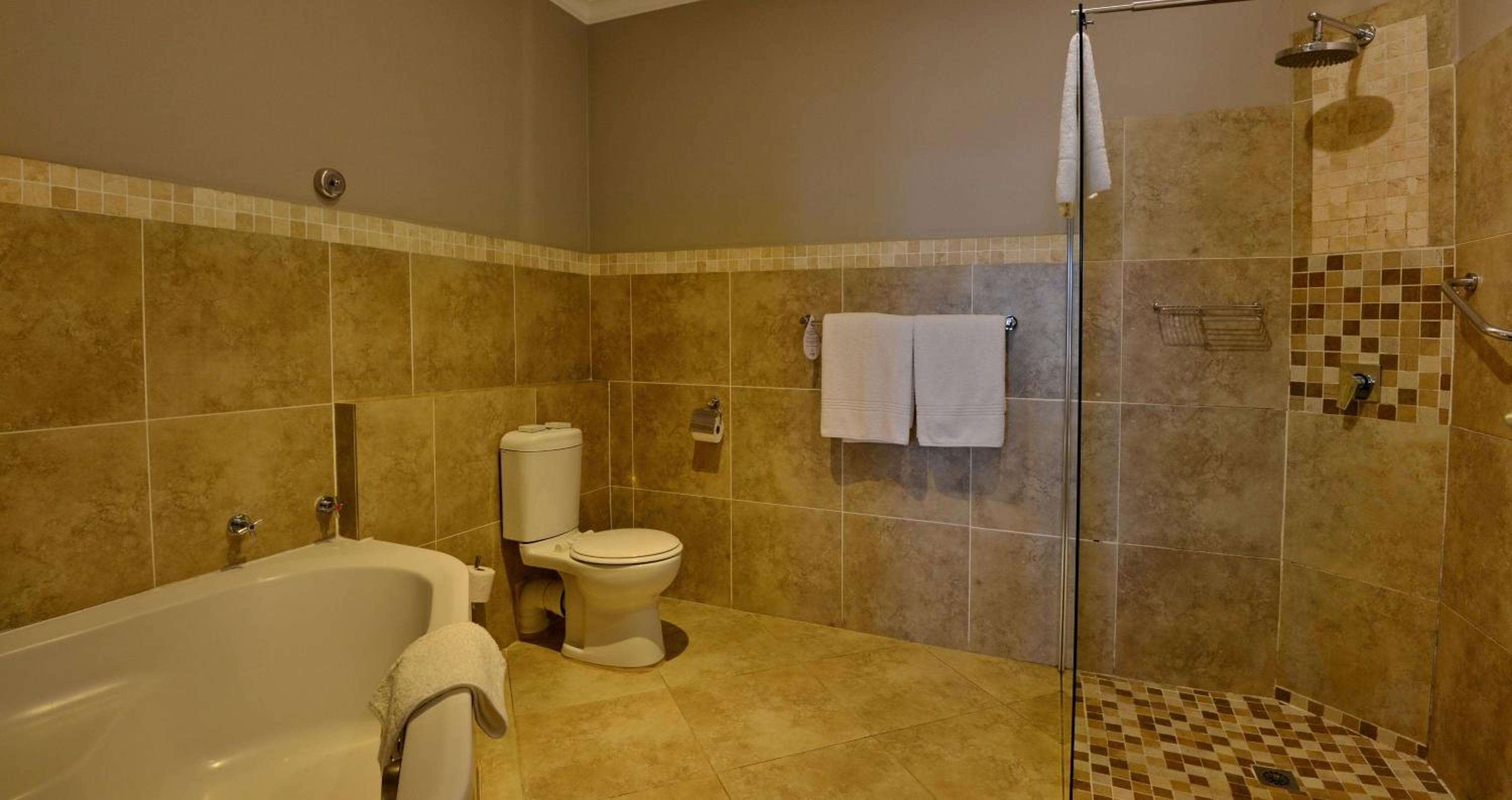 Executive Suite - Photo 9