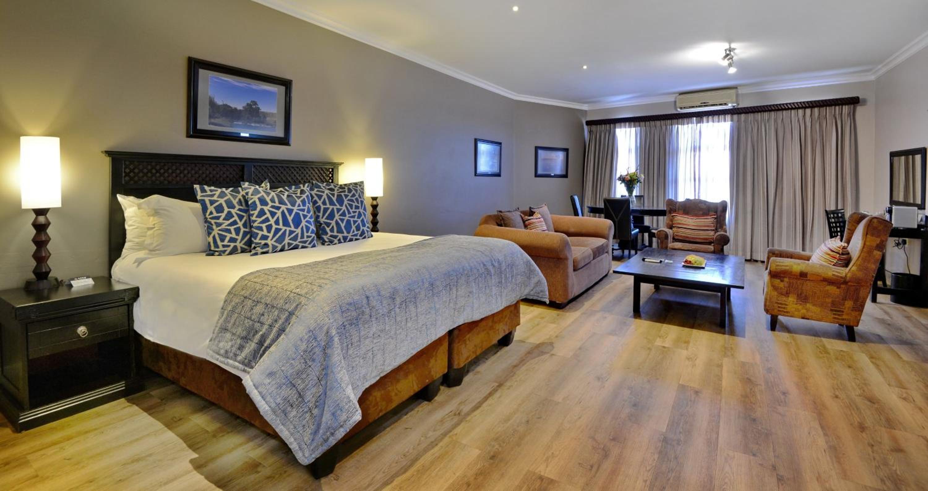 Executive Suite - Photo 5