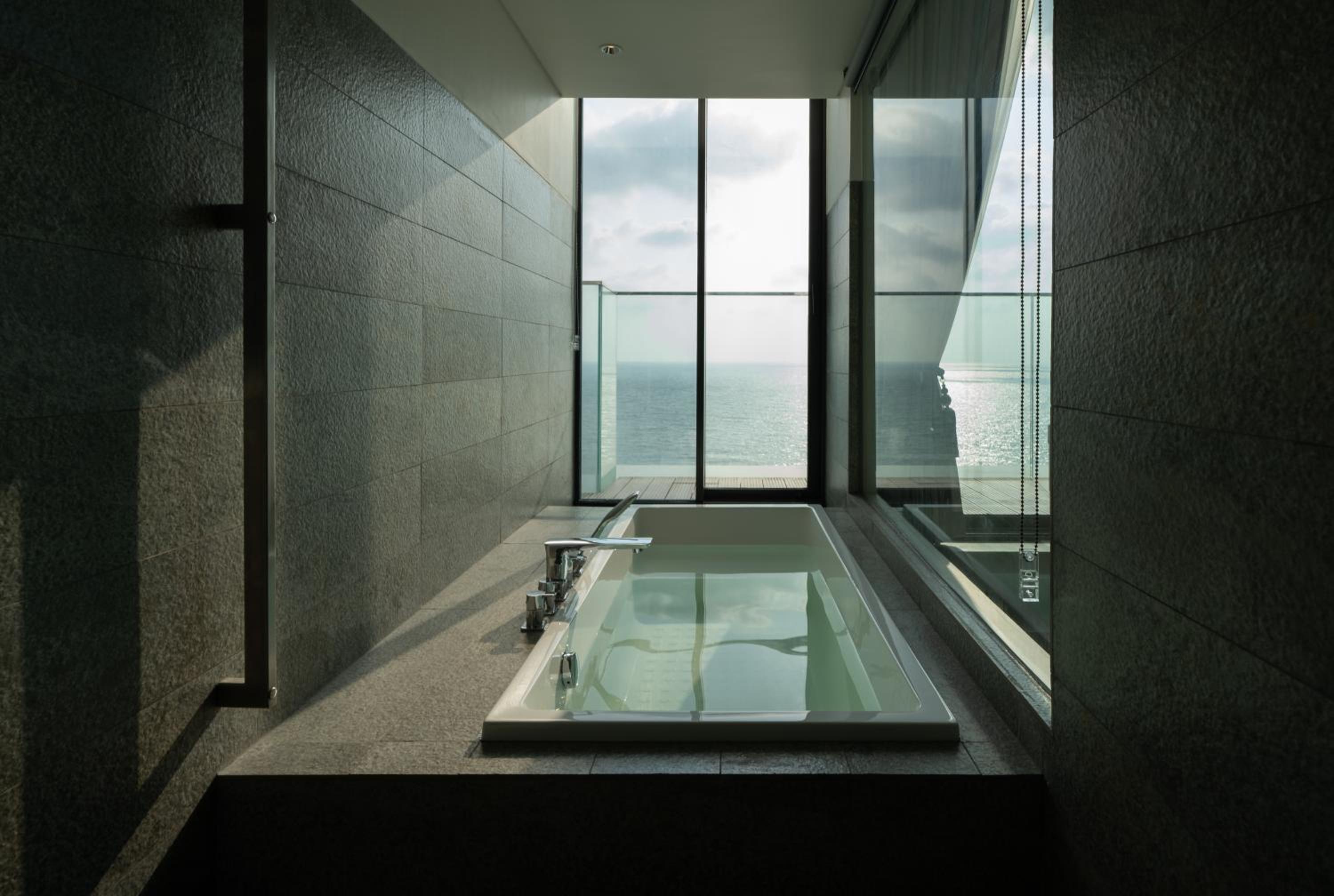 Premium Double Sea View Room with Terrace - Photo 4