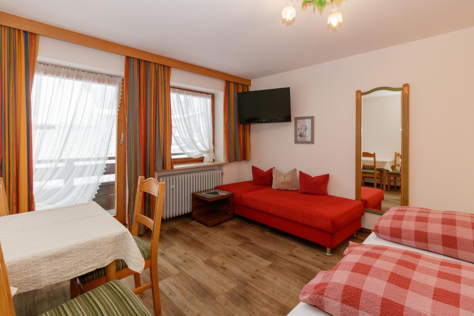 Deluxe Double Room with Shower photo 2