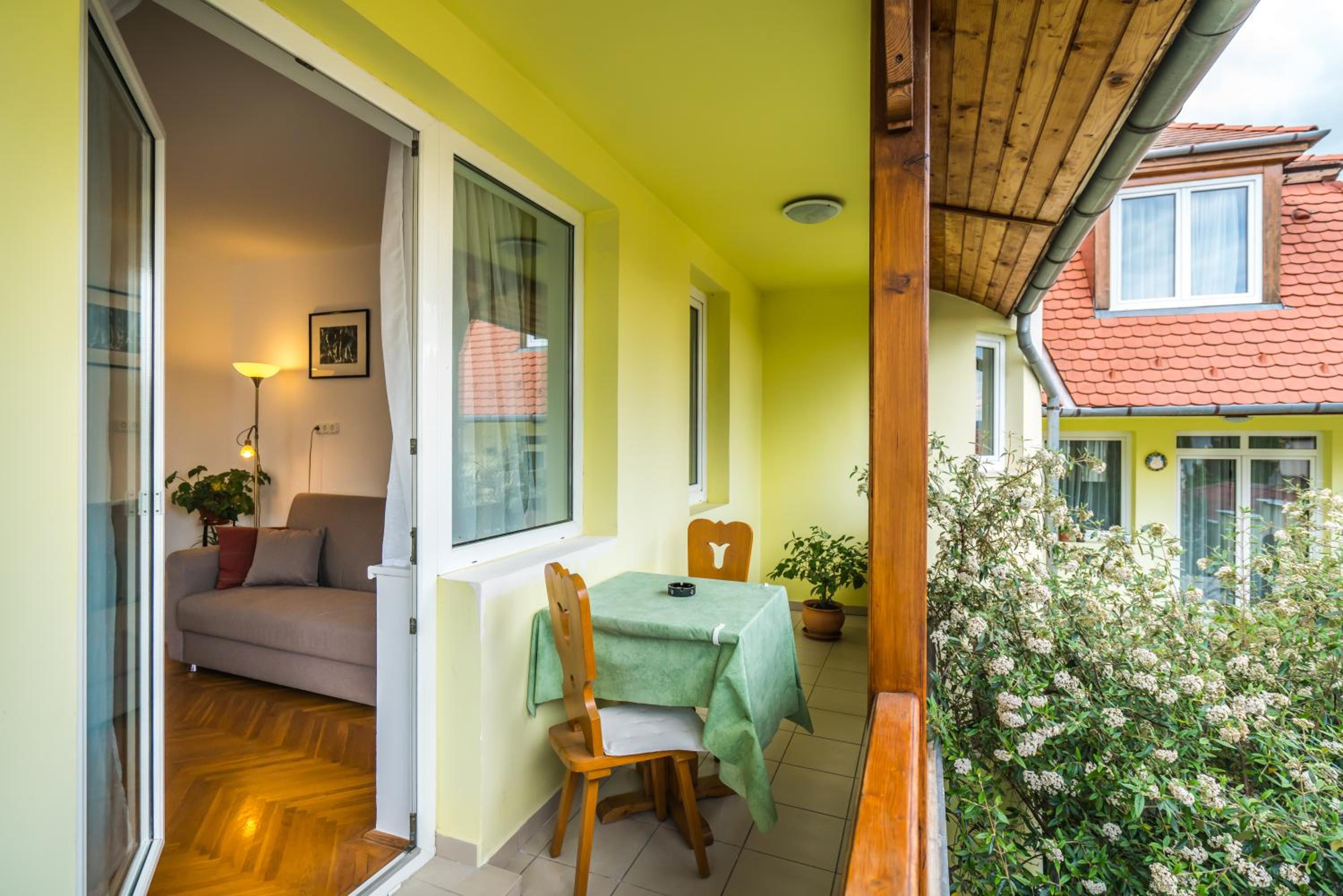 Apartment with Balcony photo 3