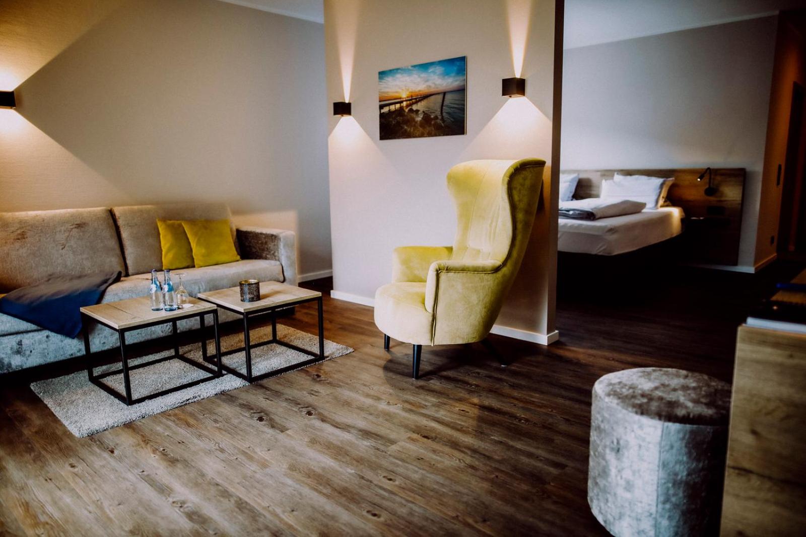 Junior Suite with Balcony - Photo 5
