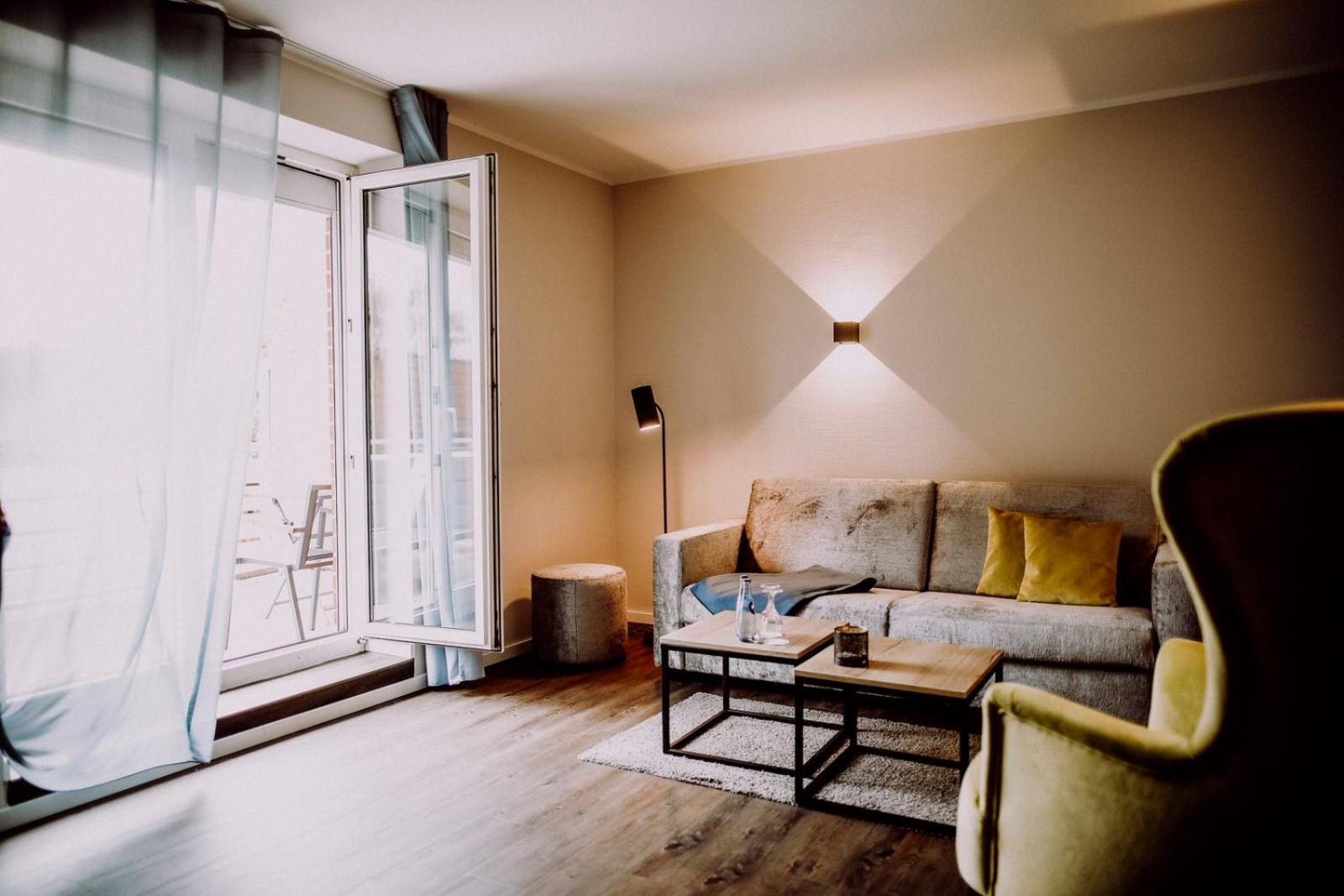 Junior Suite with Balcony - Photo 2