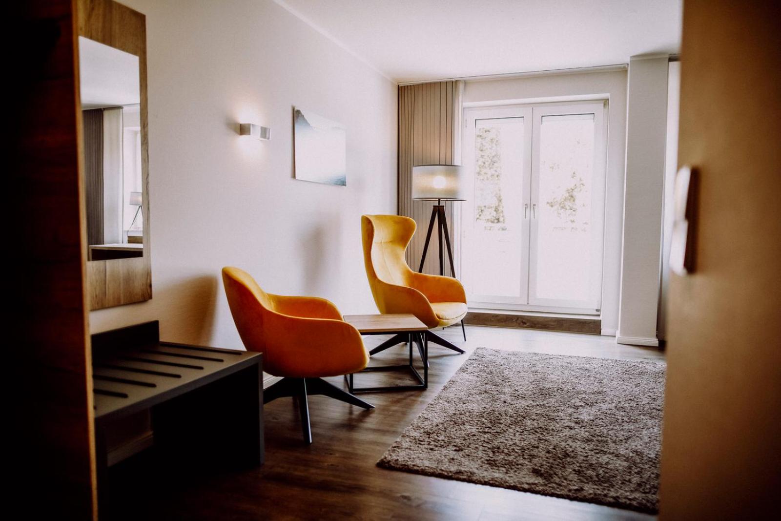 Junior Suite with Balcony - Photo 3