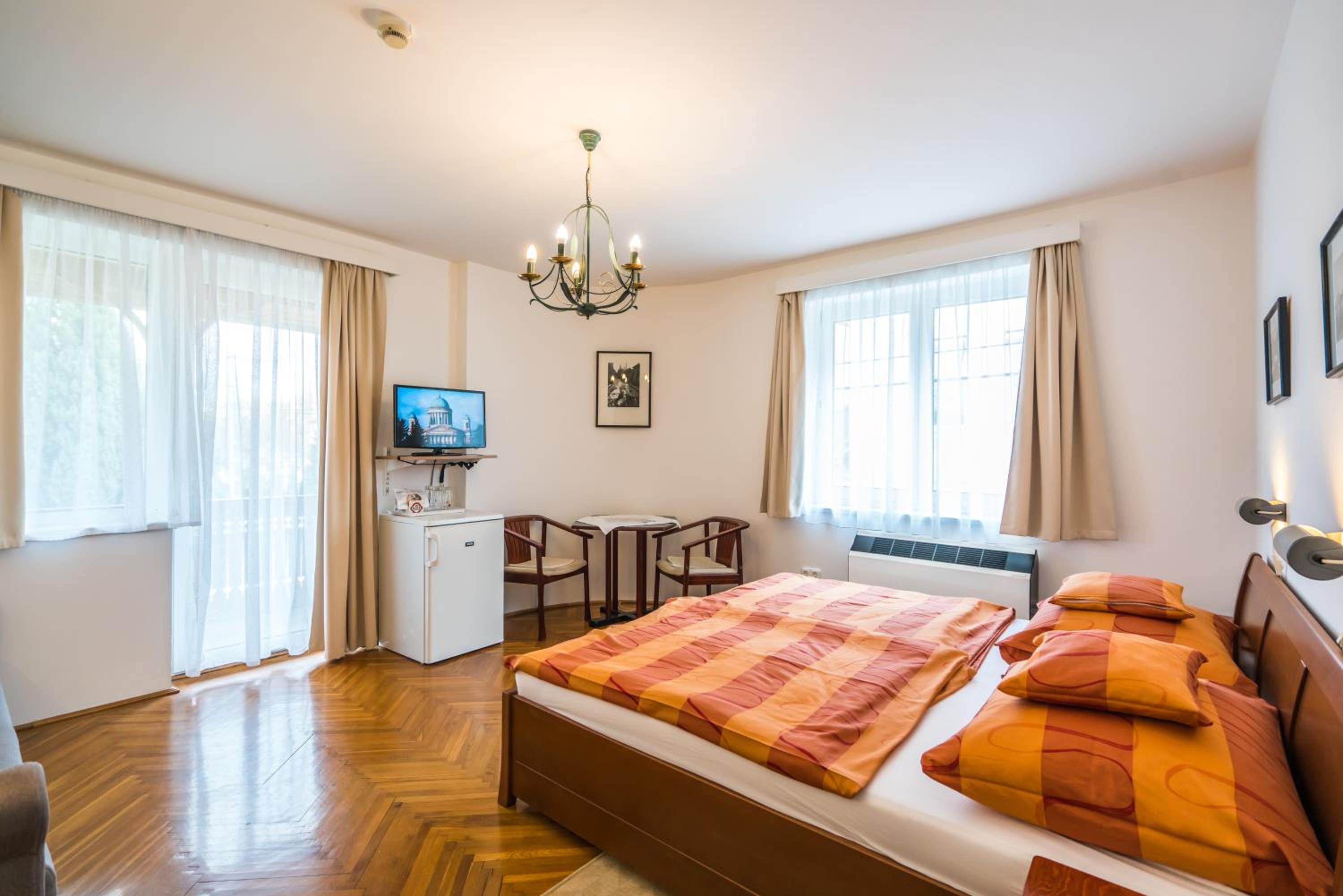Apartment with Balcony photo 1