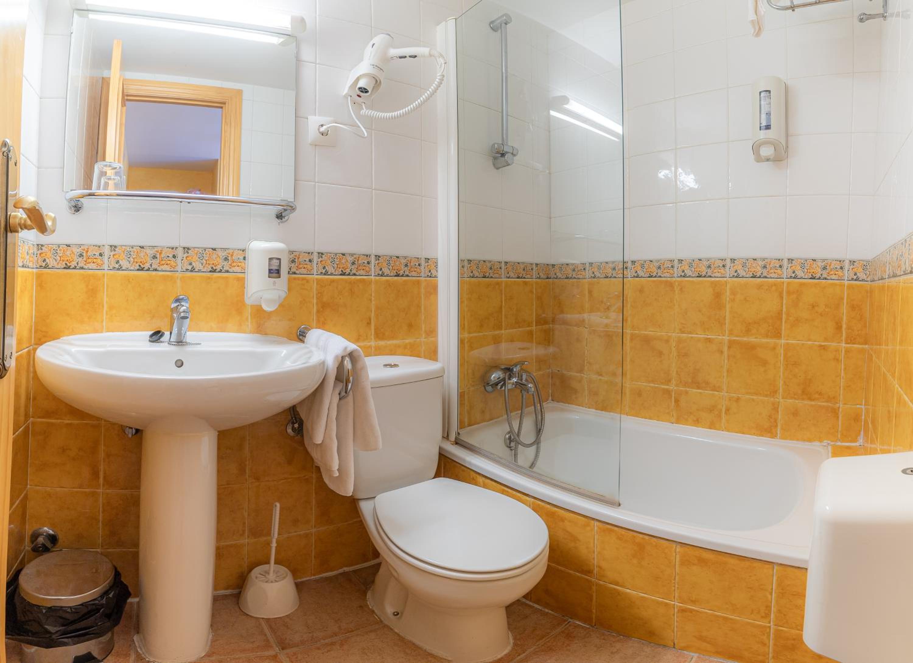 Twin Room - Photo 4