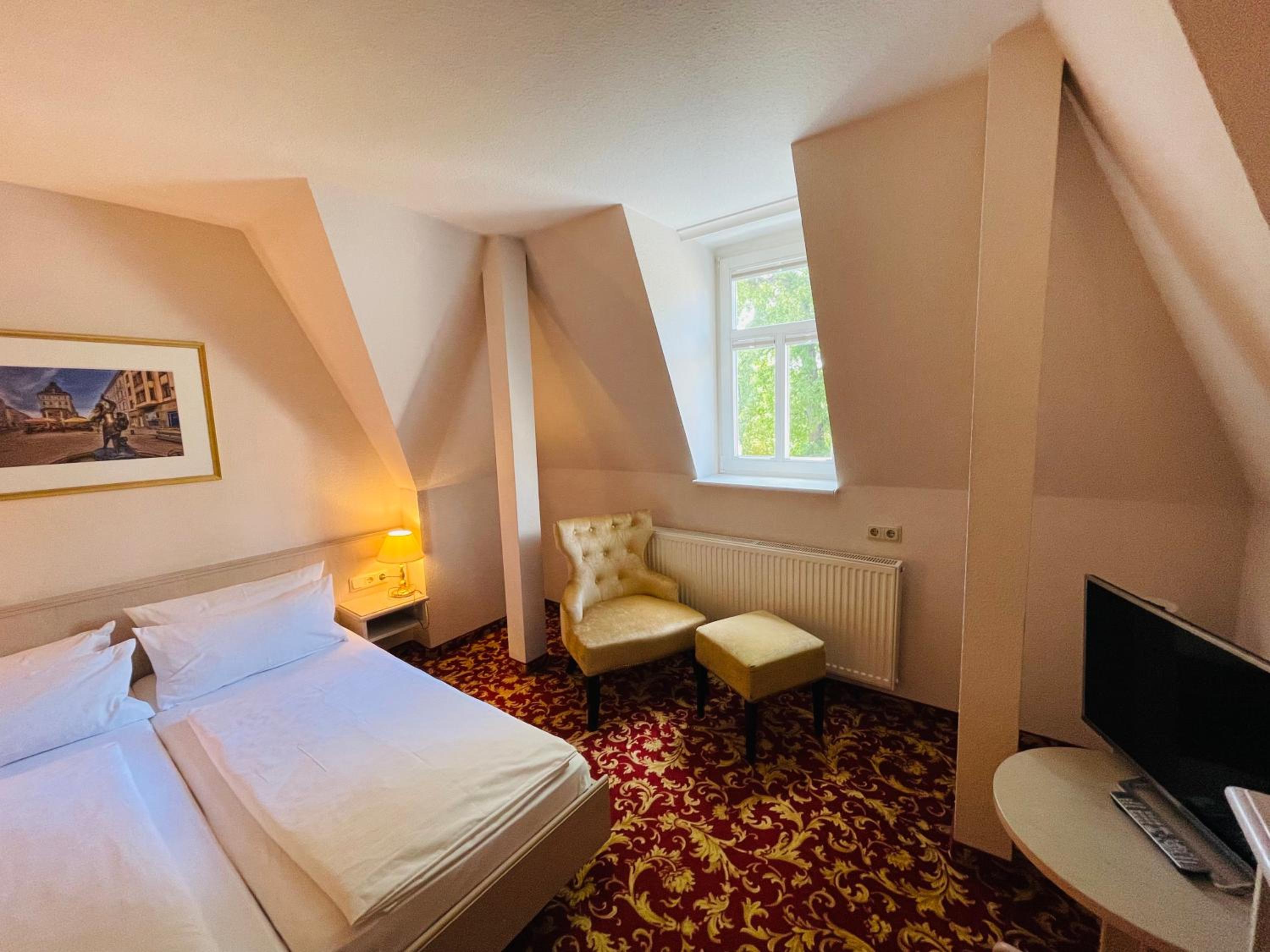 Small Double Room - Photo 6