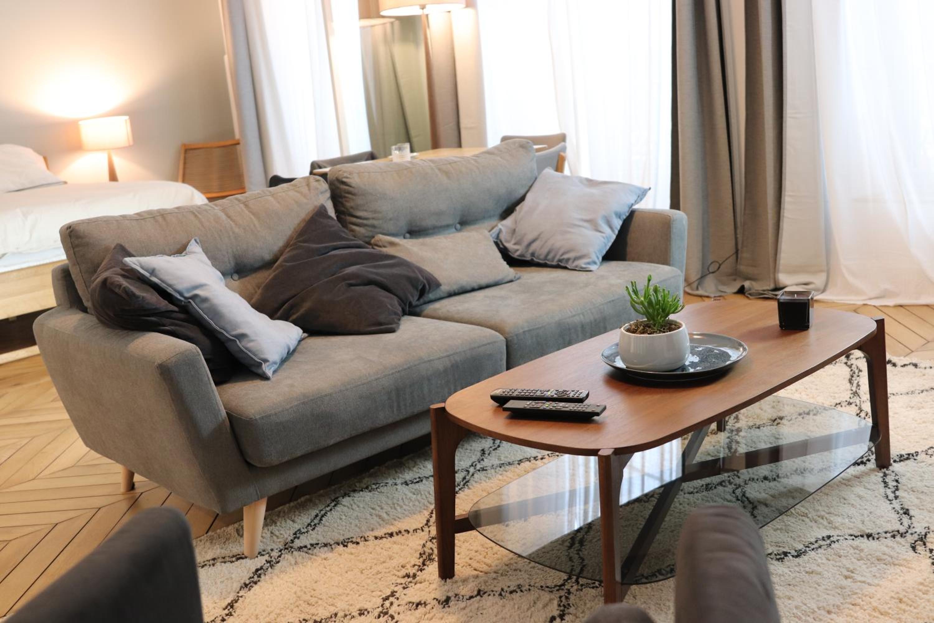 One-Bedroom Apartment