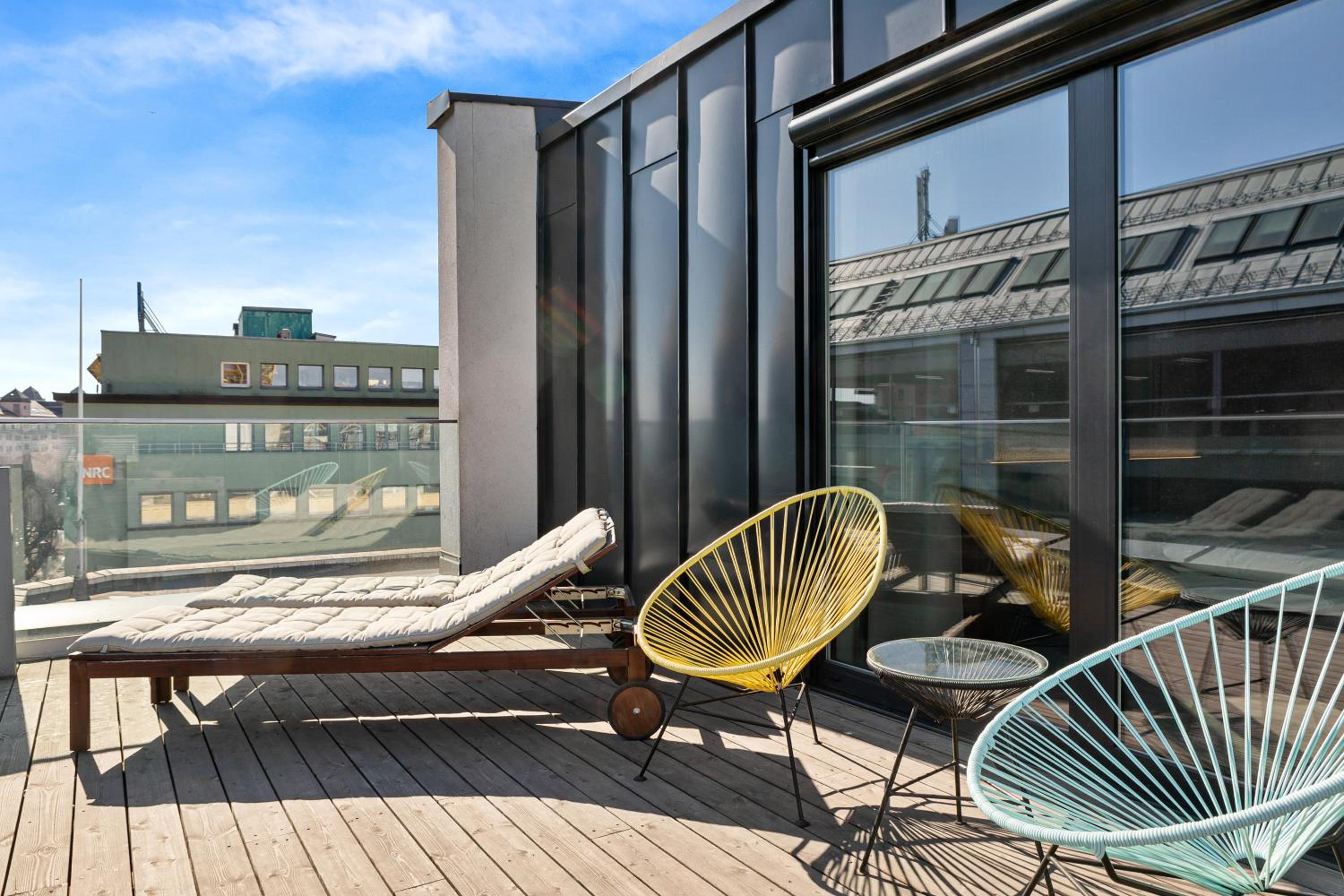 Double Room with Balcony thumbnail 6