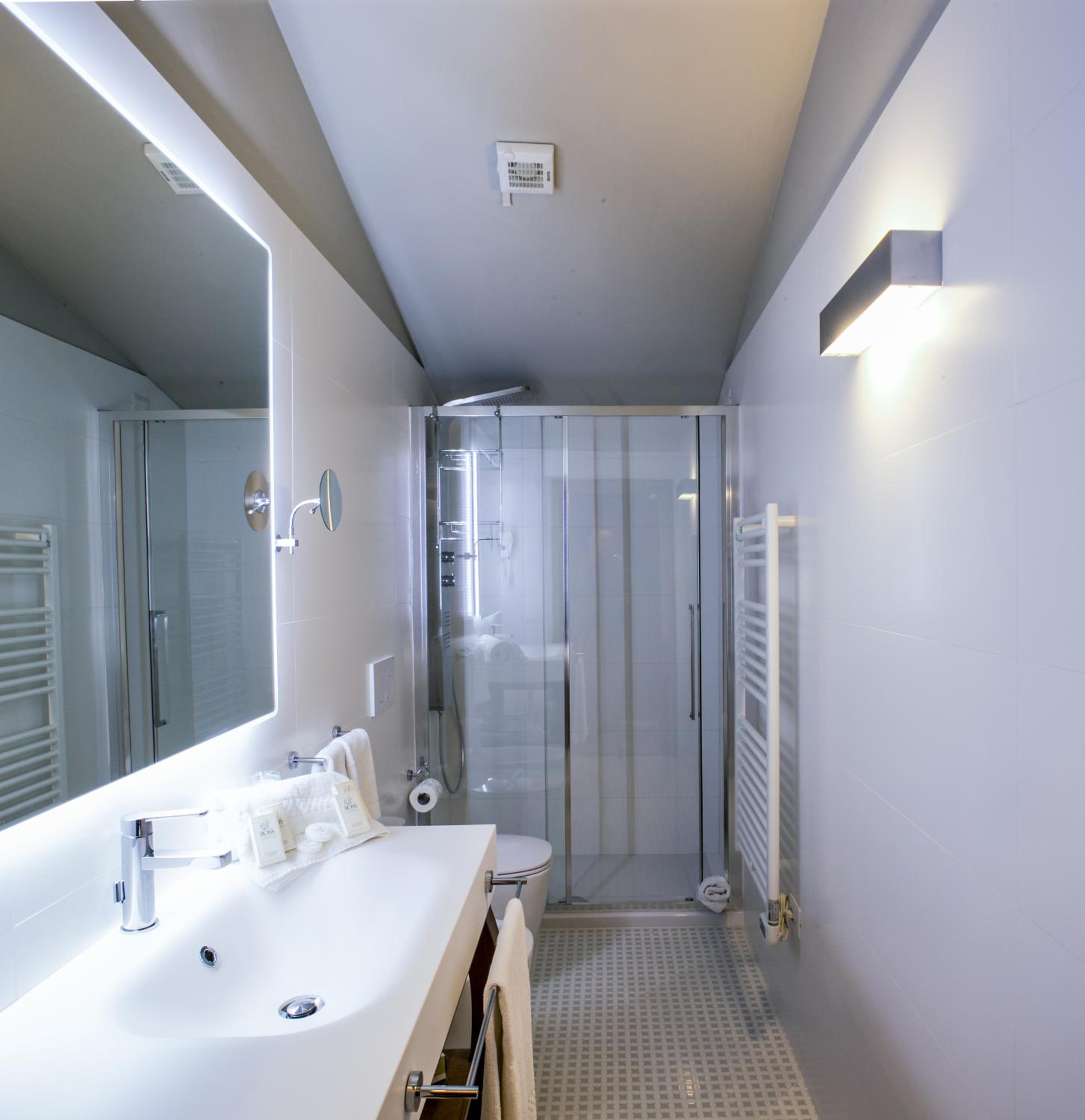 Deluxe Junior Suite with Bath Tub & Spa Access