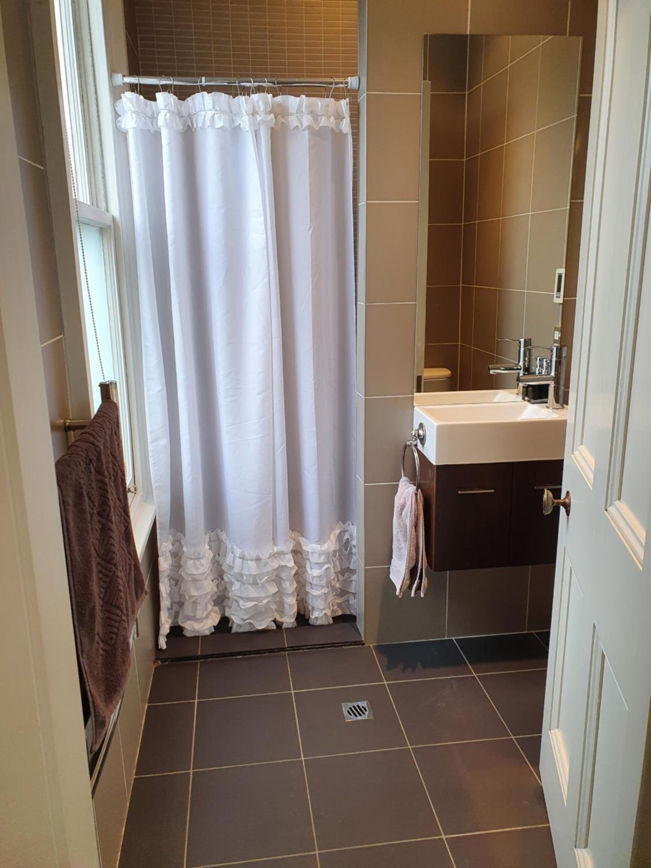 Double or Twin Room with Private Bathroom - Photo 5