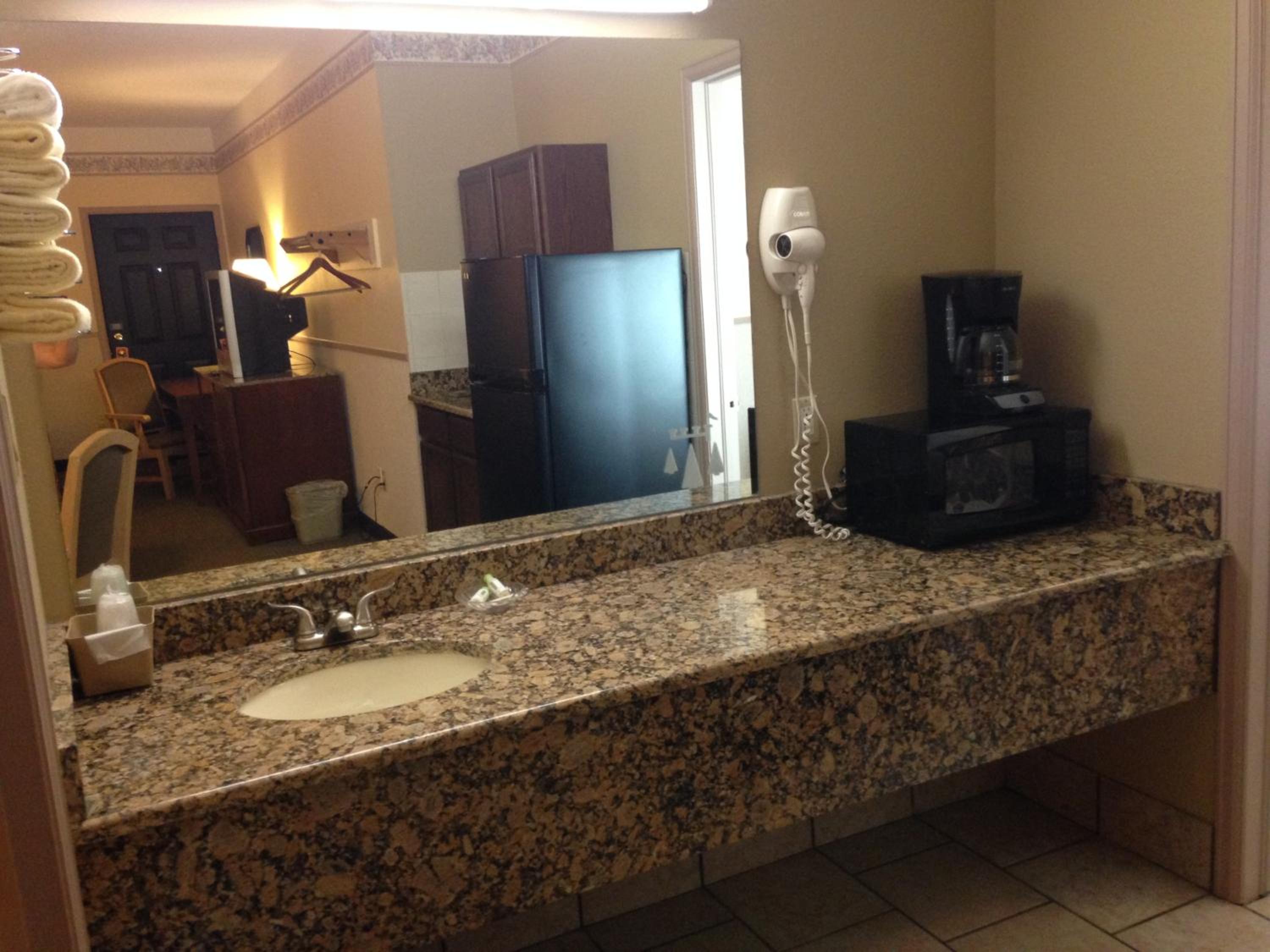 Deluxe Suite - Photo 6