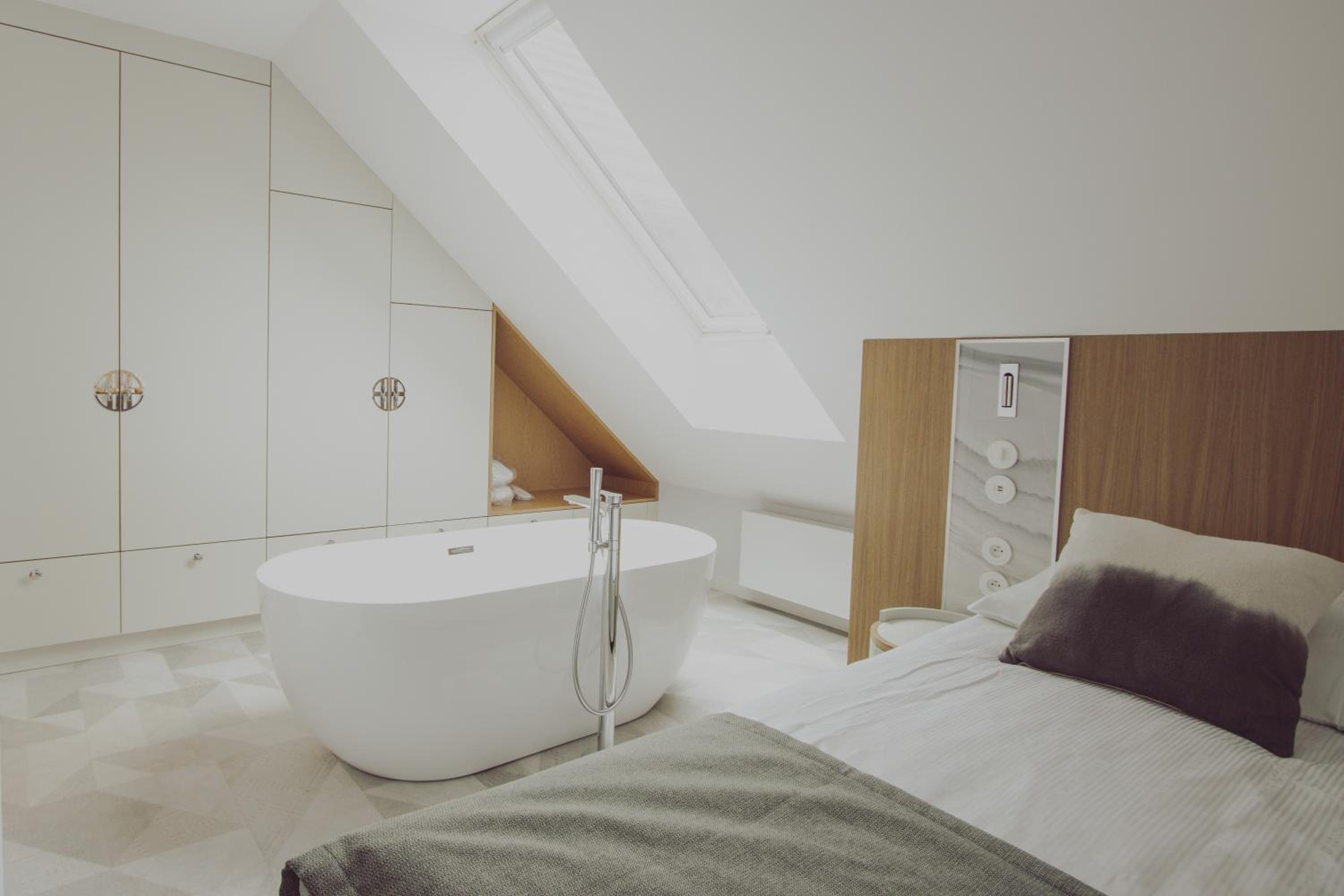 Deluxe Suite with Spa Bath photo 3