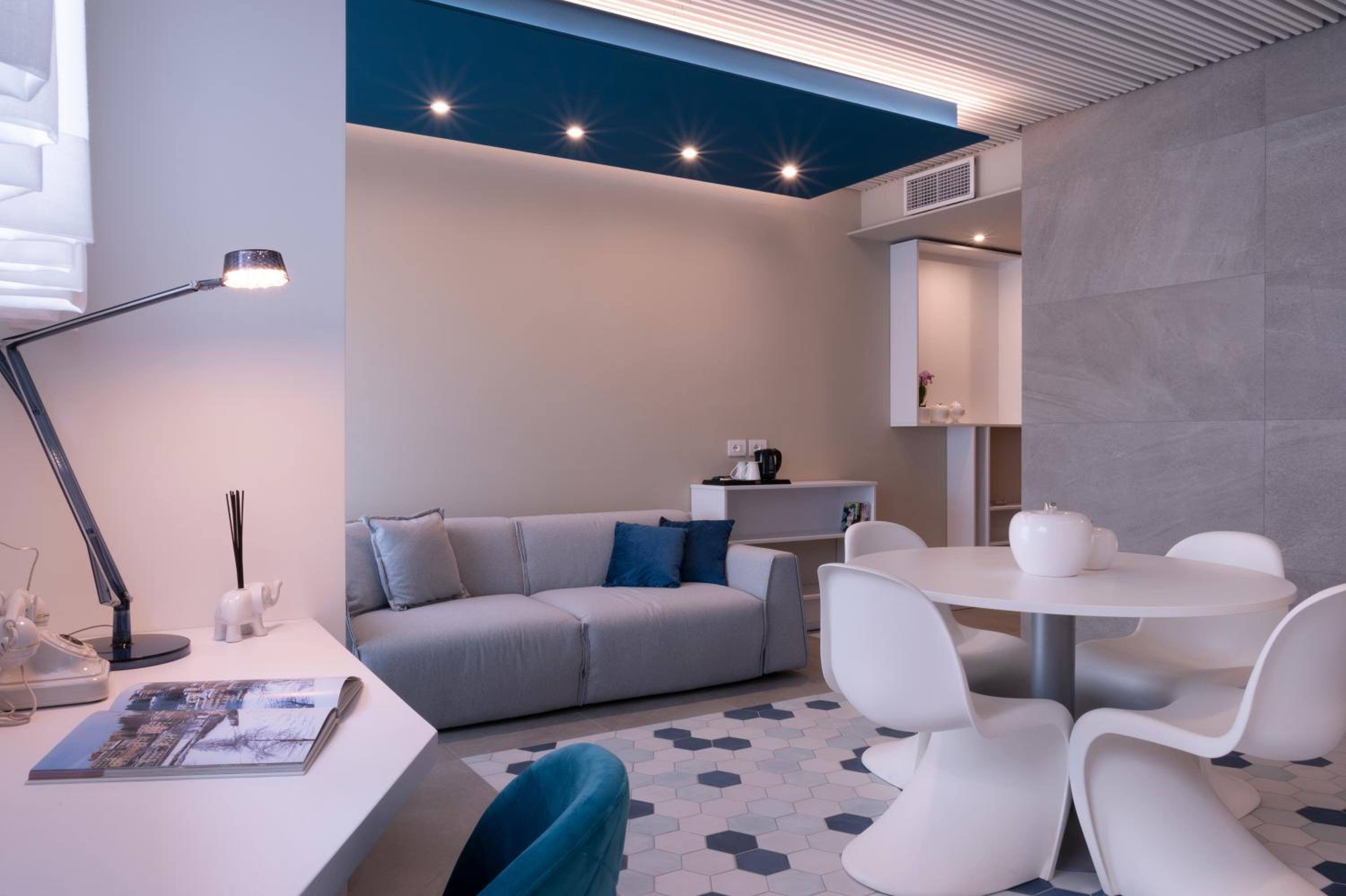Two-Bedroom Suite - Photo 2
