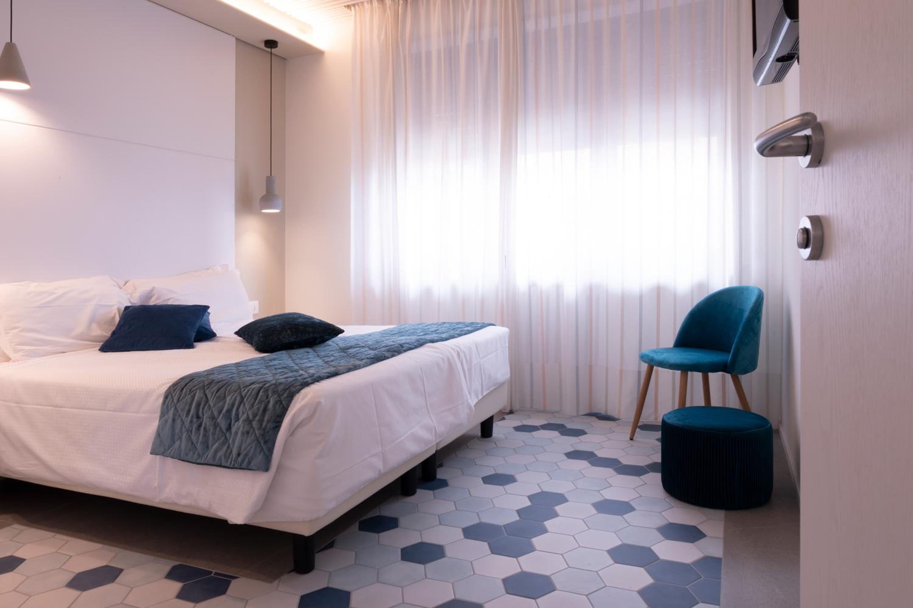 Two-Bedroom Suite - Photo 4