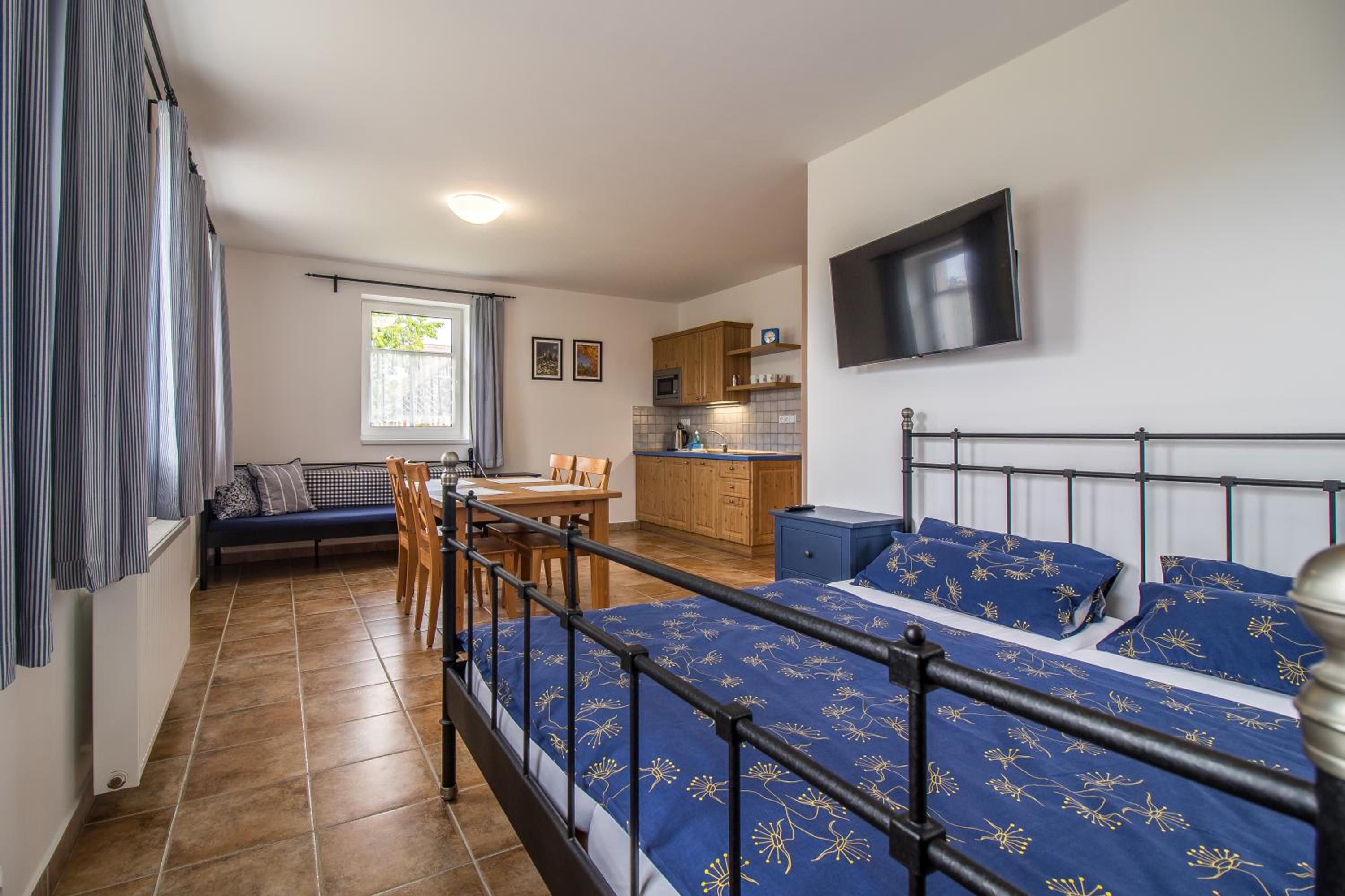 One-Bedroom Apartment (4-5 Adults) photo 3