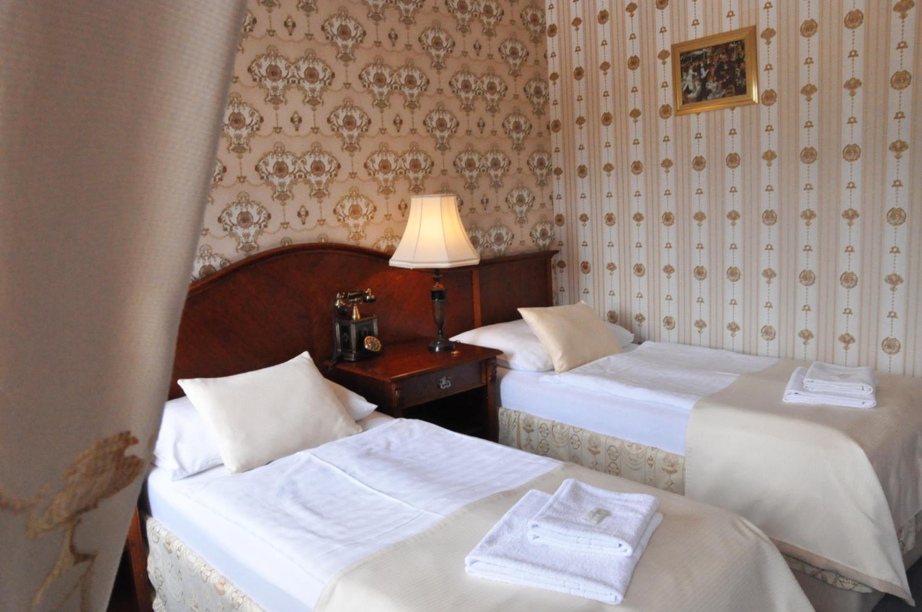 Double or Twin Room - Photo 12