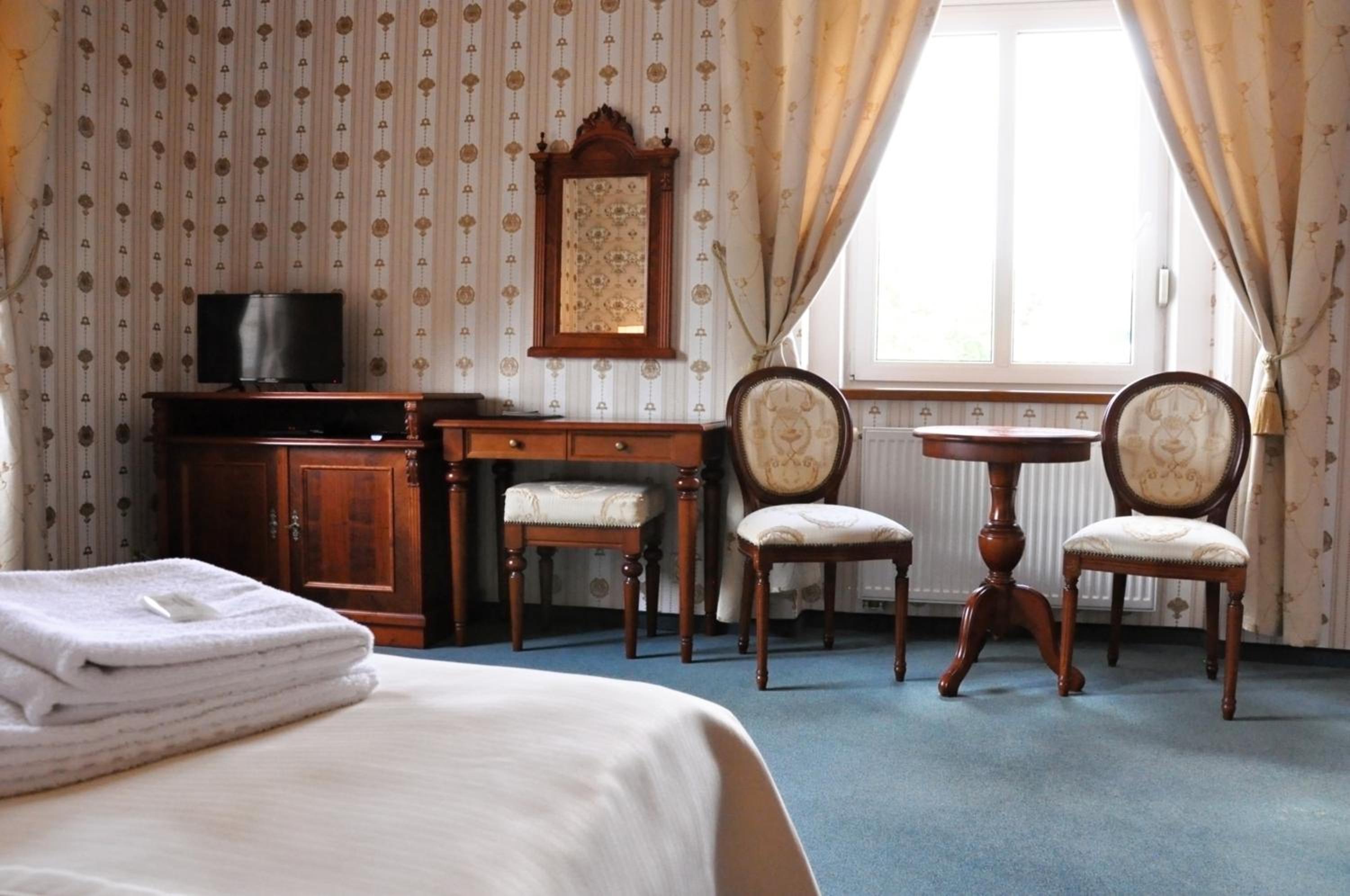 Double or Twin Room - Photo 7