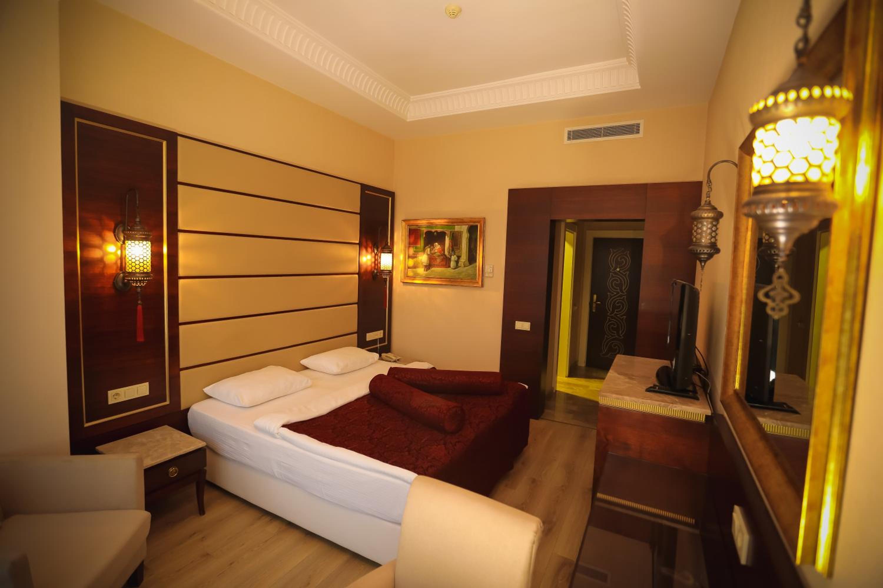 Double or Twin Room with Garden View - Photo 2