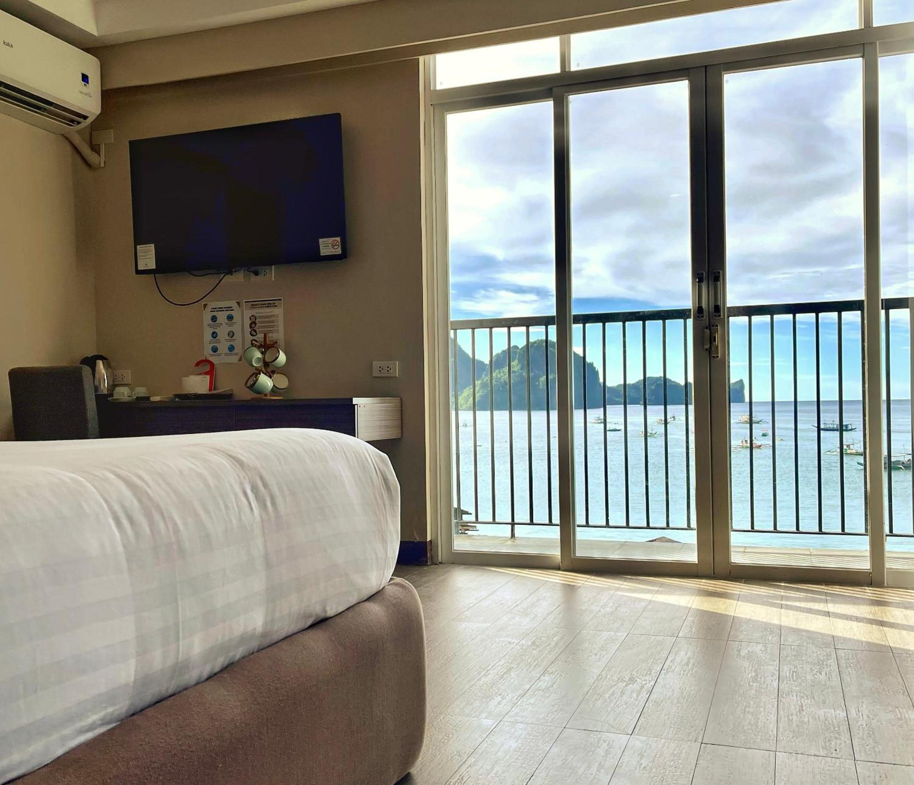 Executive Suite with Sea View - Photo 3