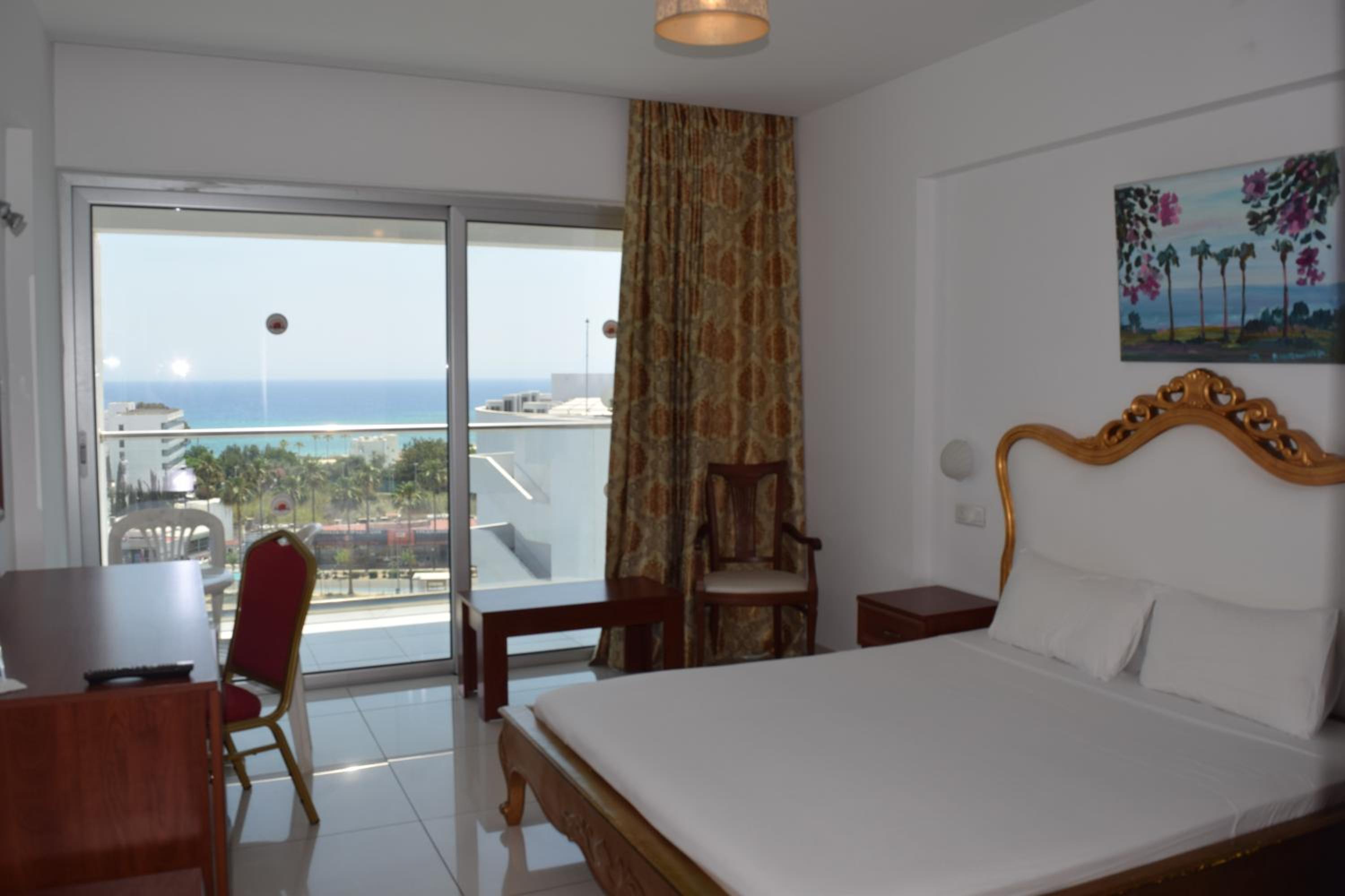 Superior Room with Sea View - Photo 2