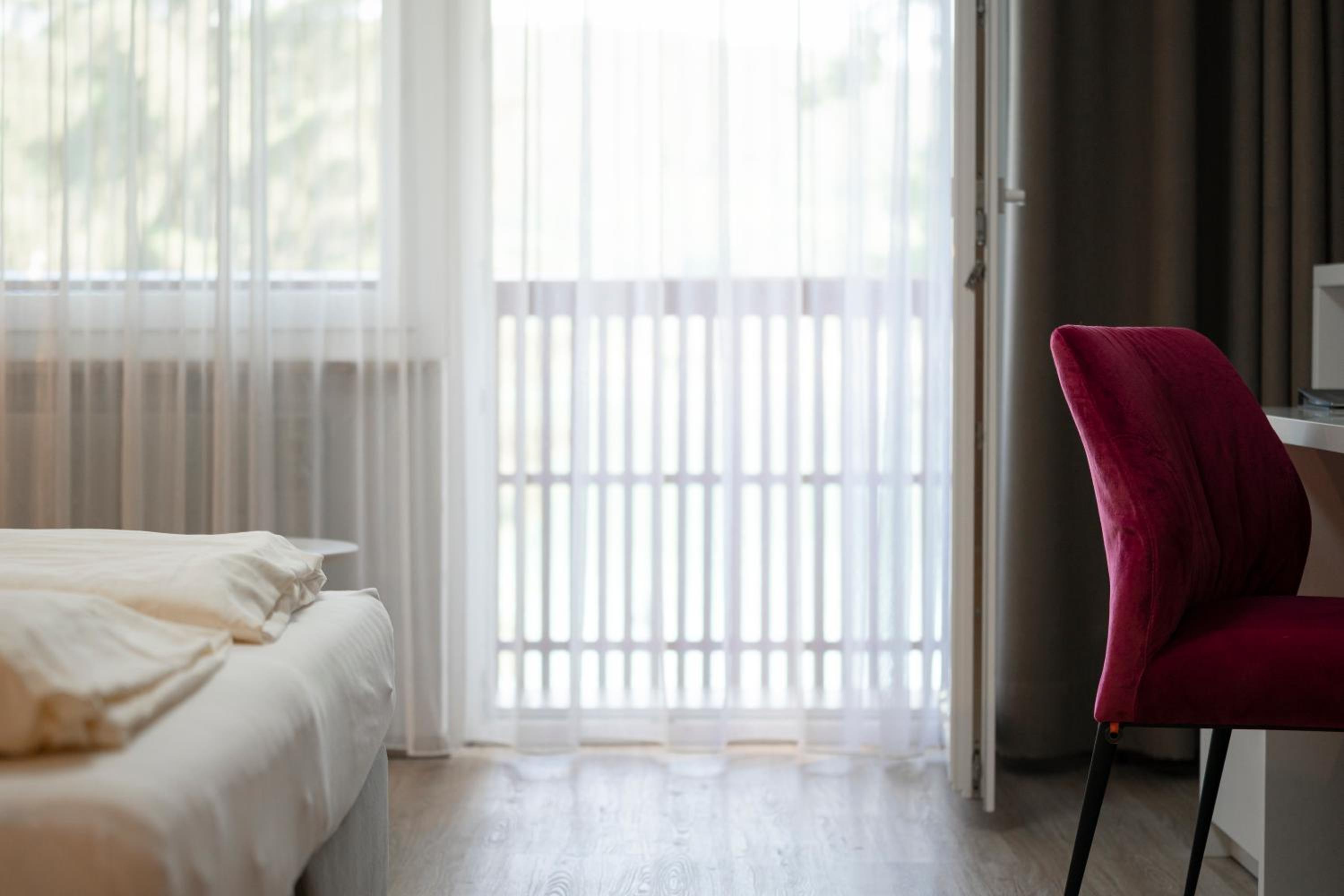Small Double Room with Balcony and Lake View photo 2