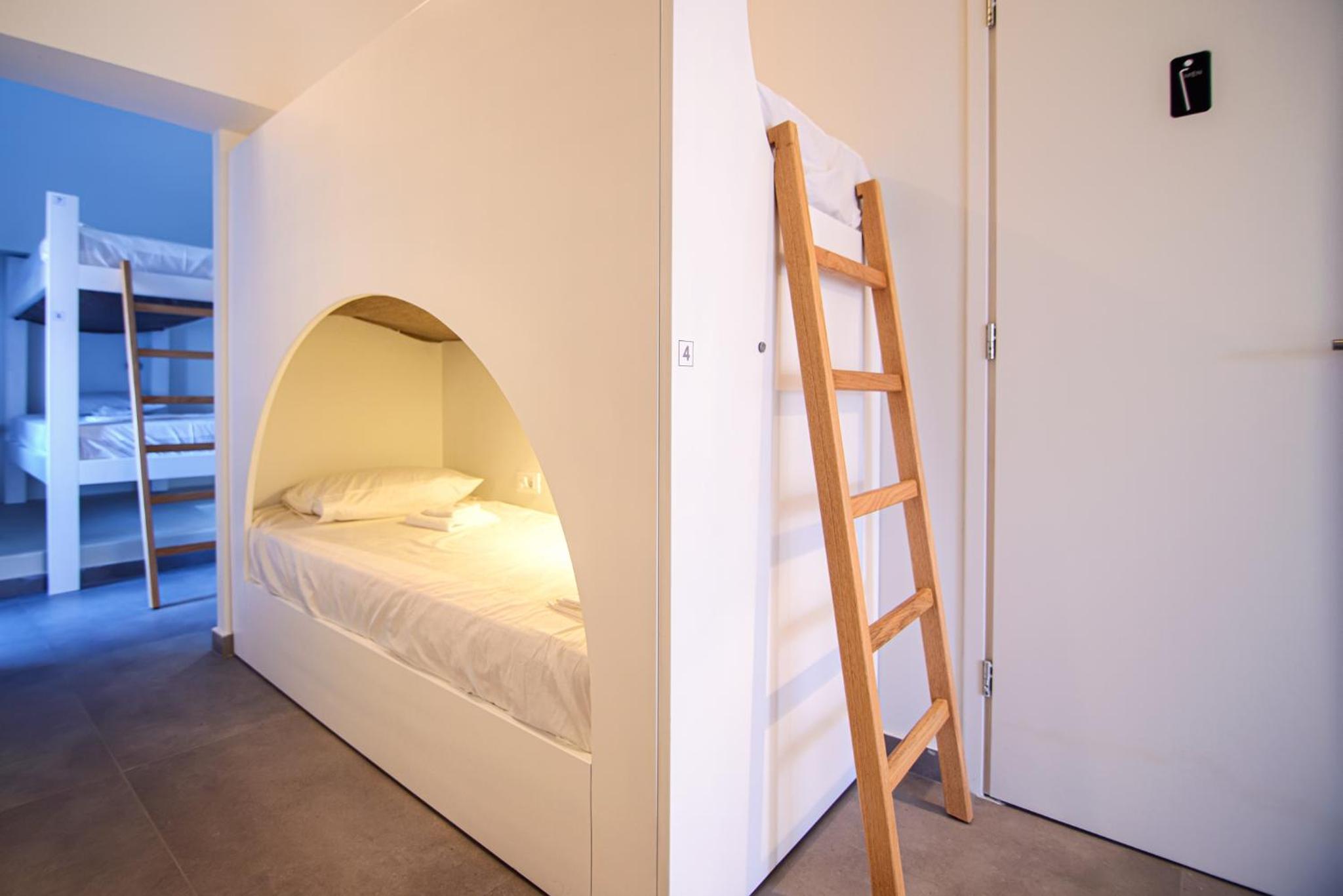 Bunk Bed in Mixed Dormitory Room