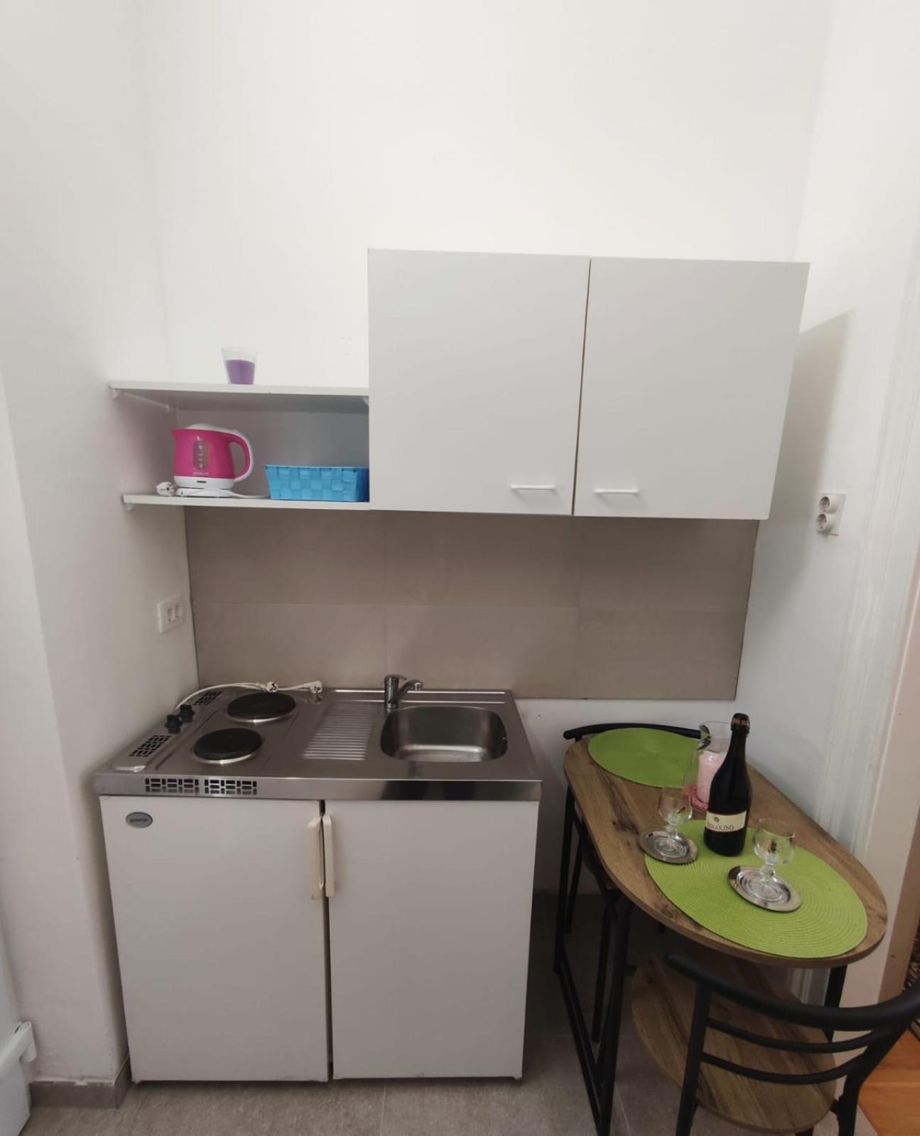 One-Bedroom Apartment - Photo 23