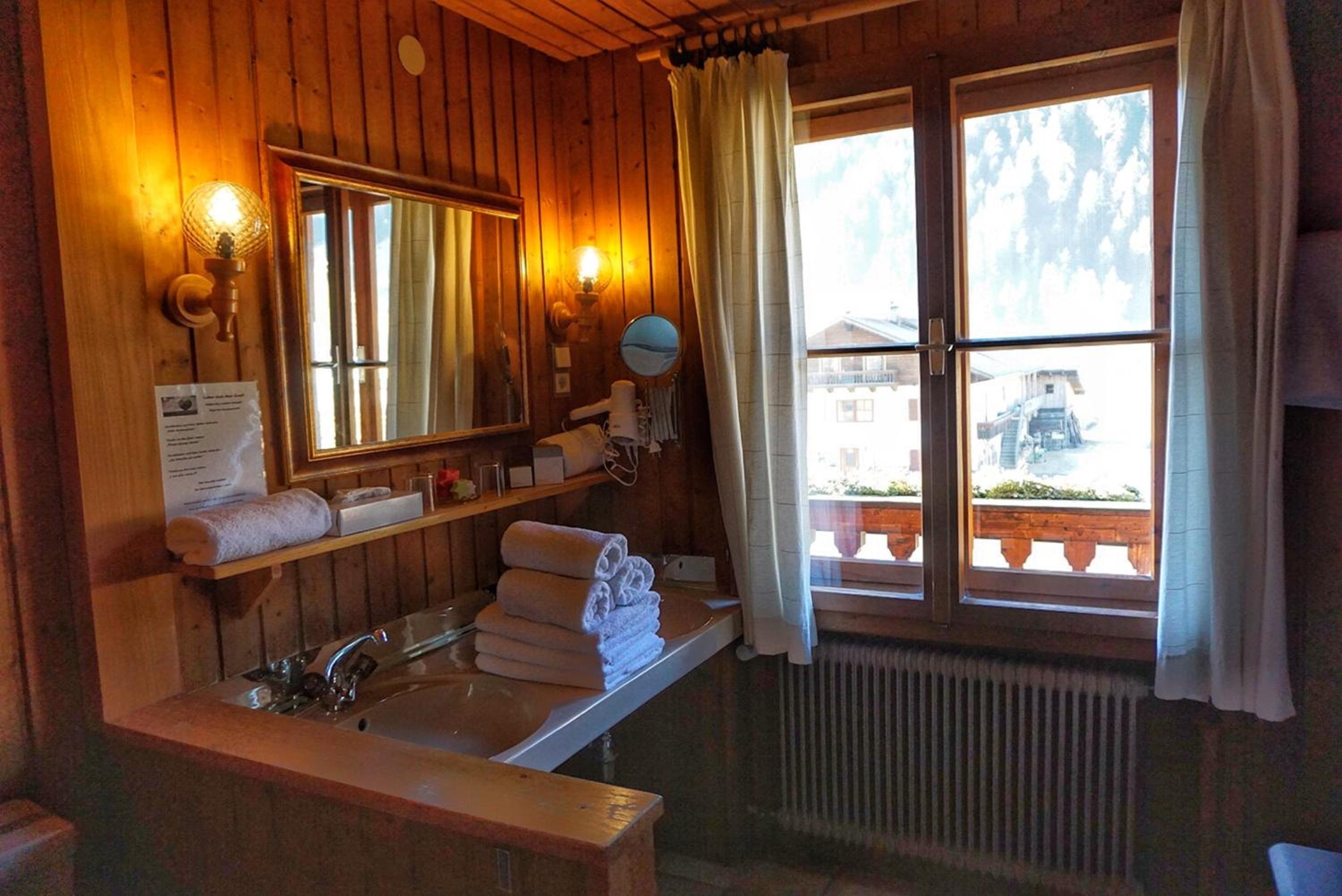 Family Room (3 Adults + 2 Children) photo 2