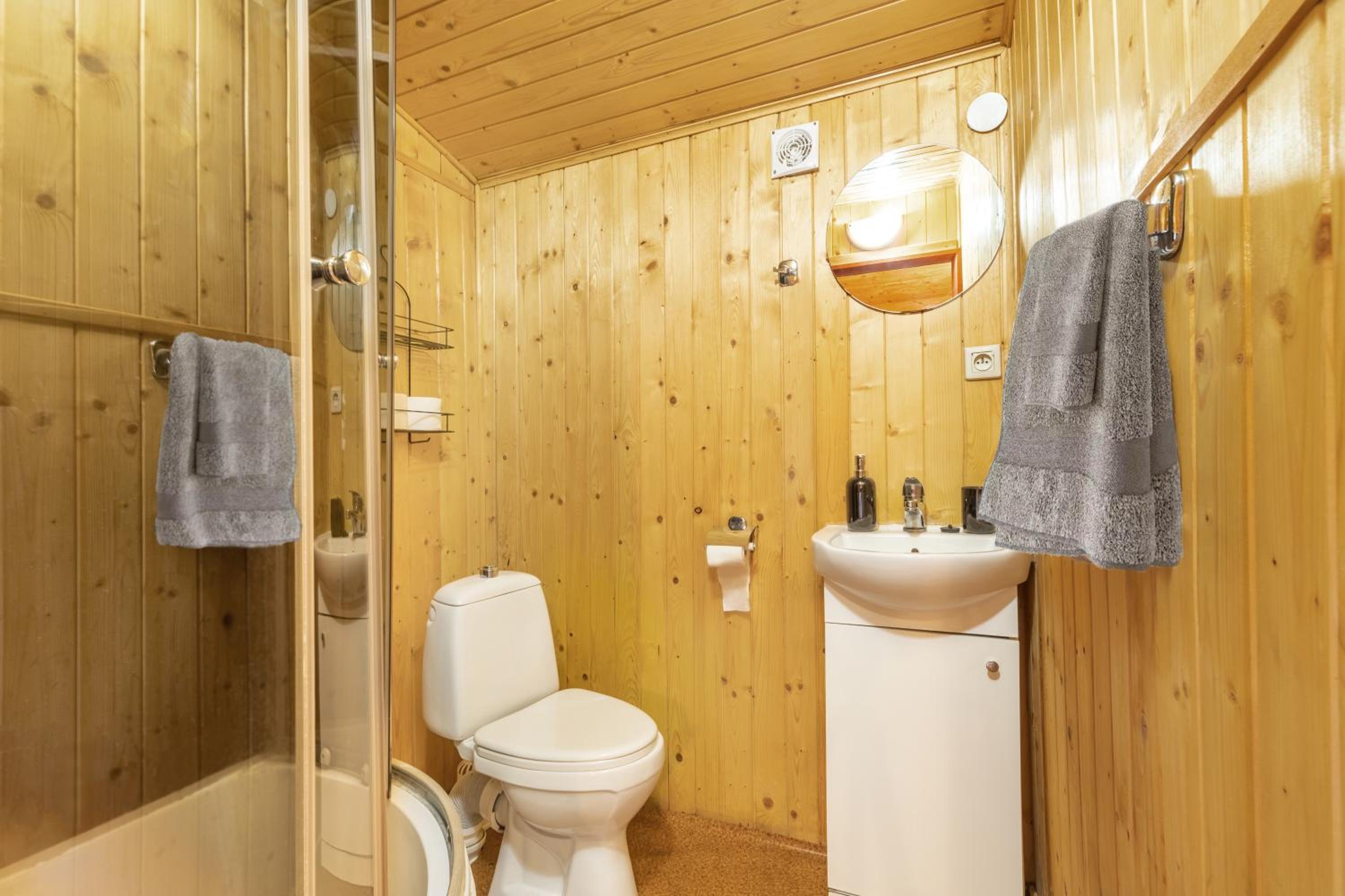 One-Bedroom House - Photo 2