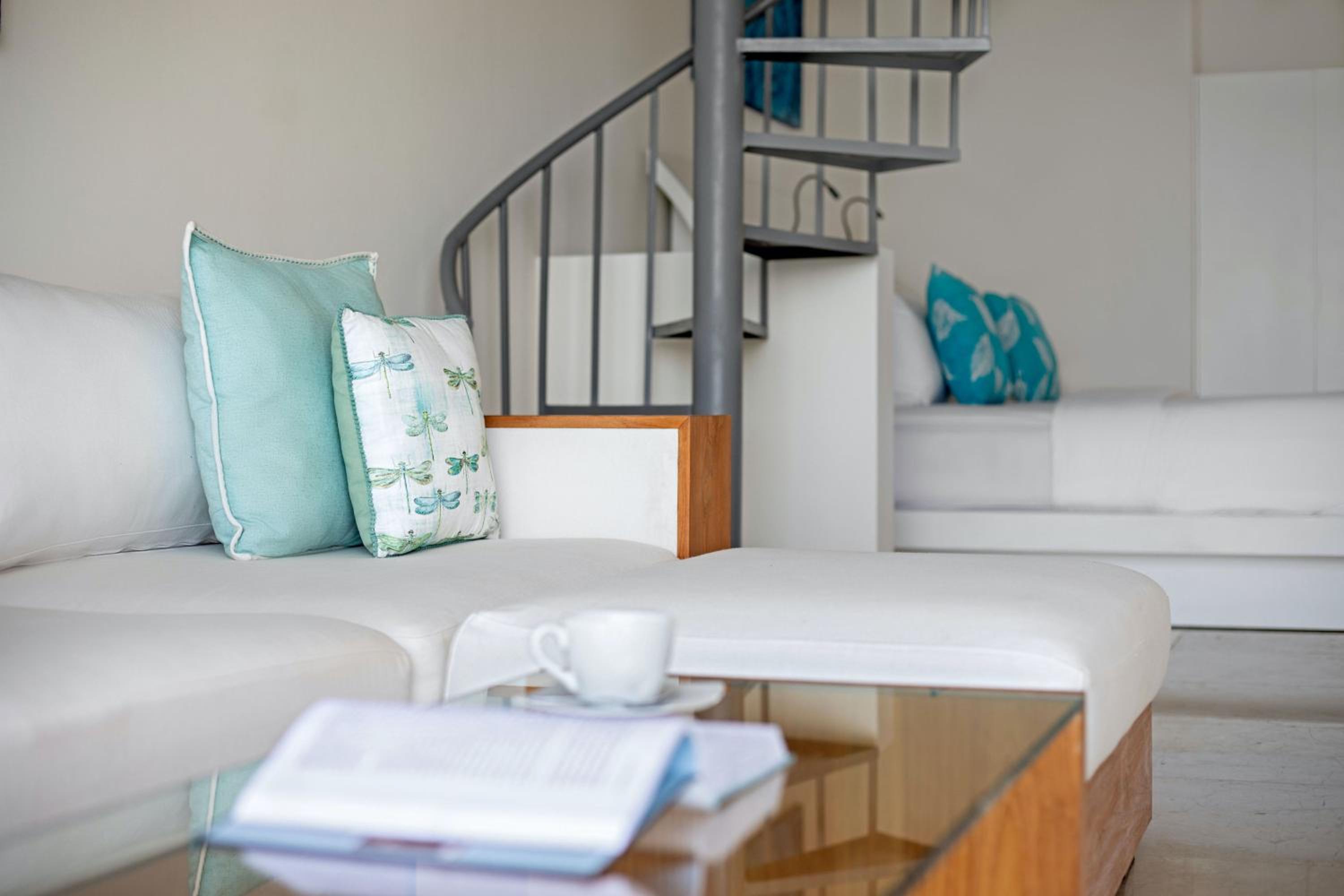 Hilltop Pool Suite - Photo 8