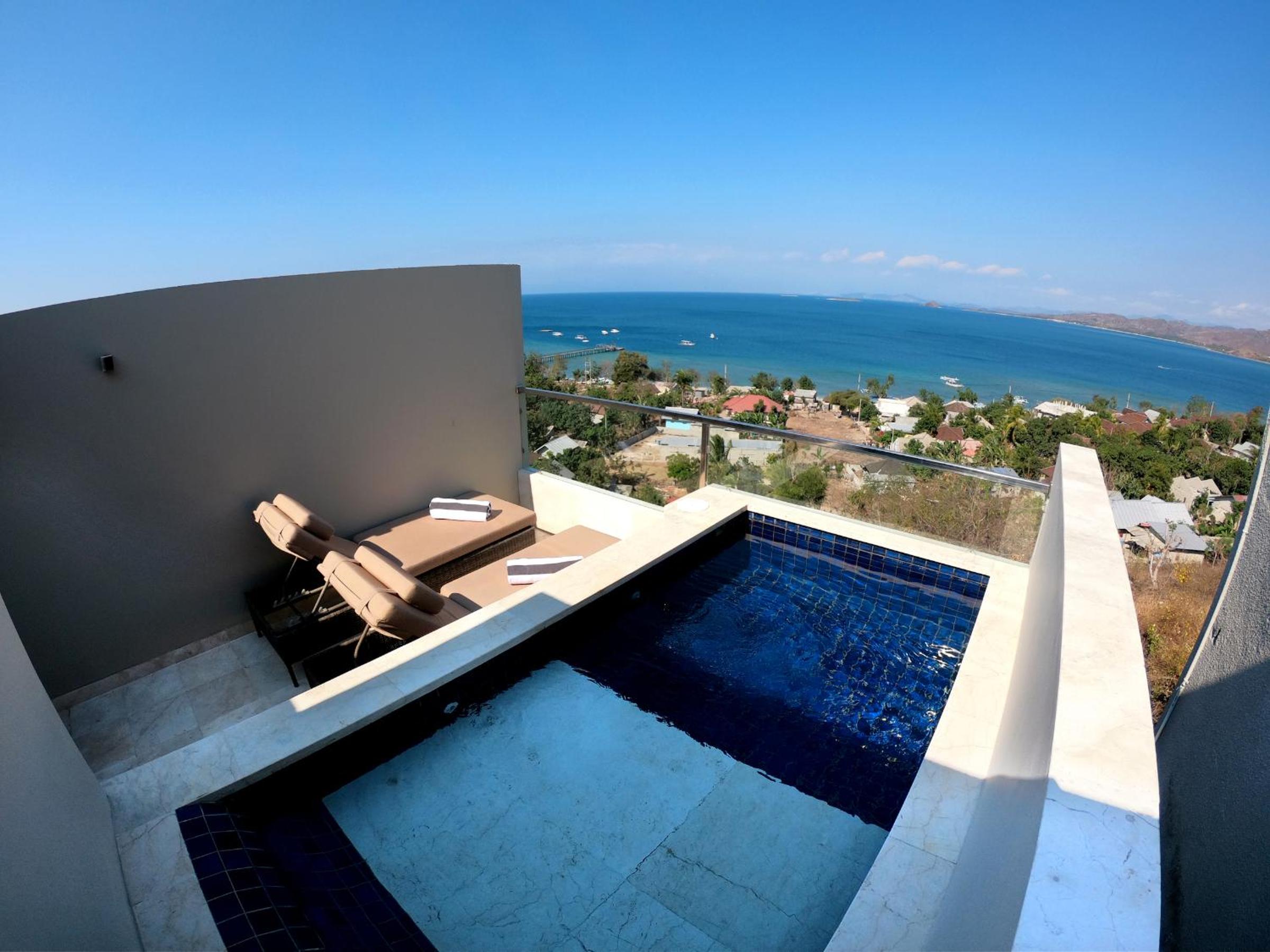 Hilltop Pool Suite - Photo 2