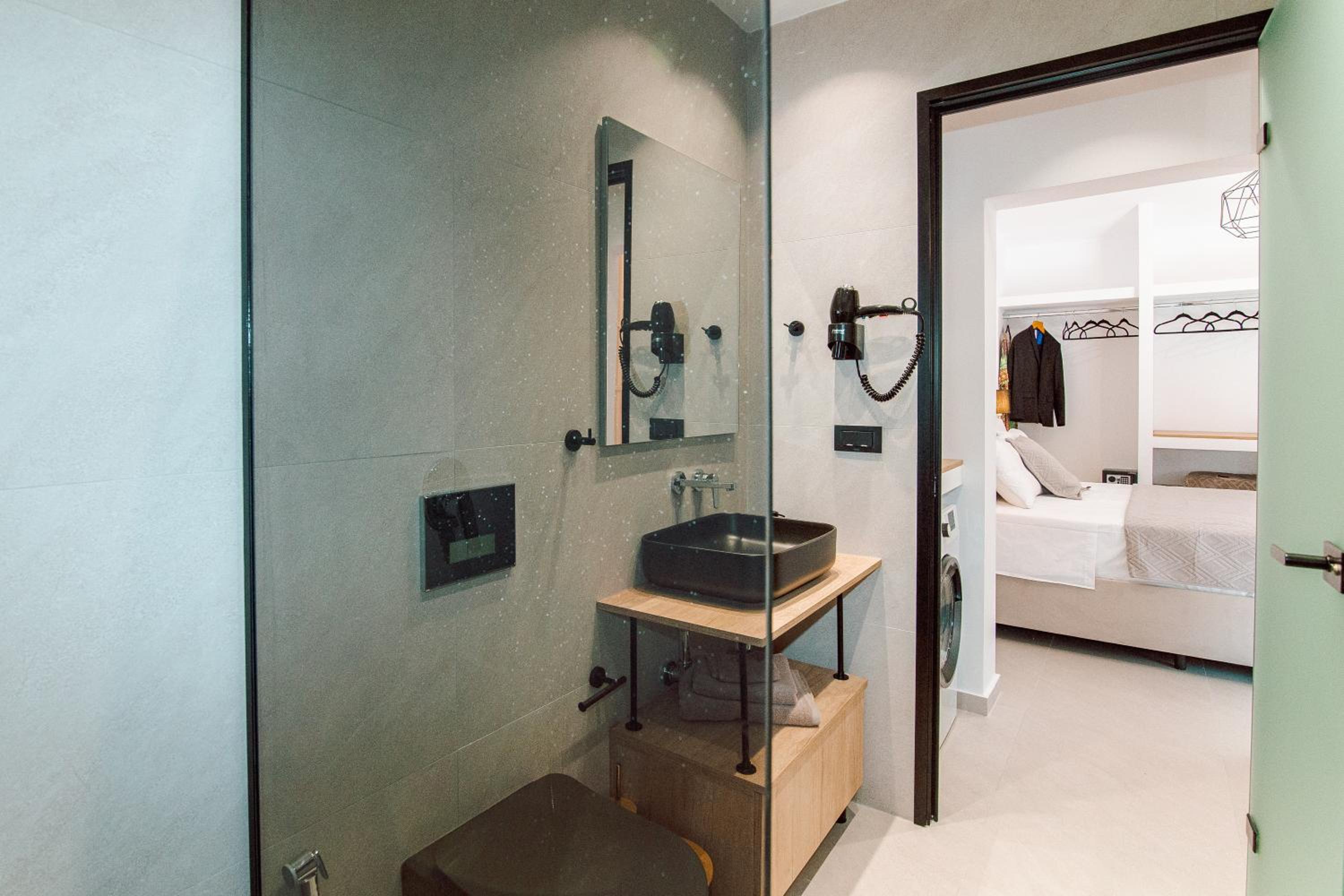 Deluxe Suite - Photo 17