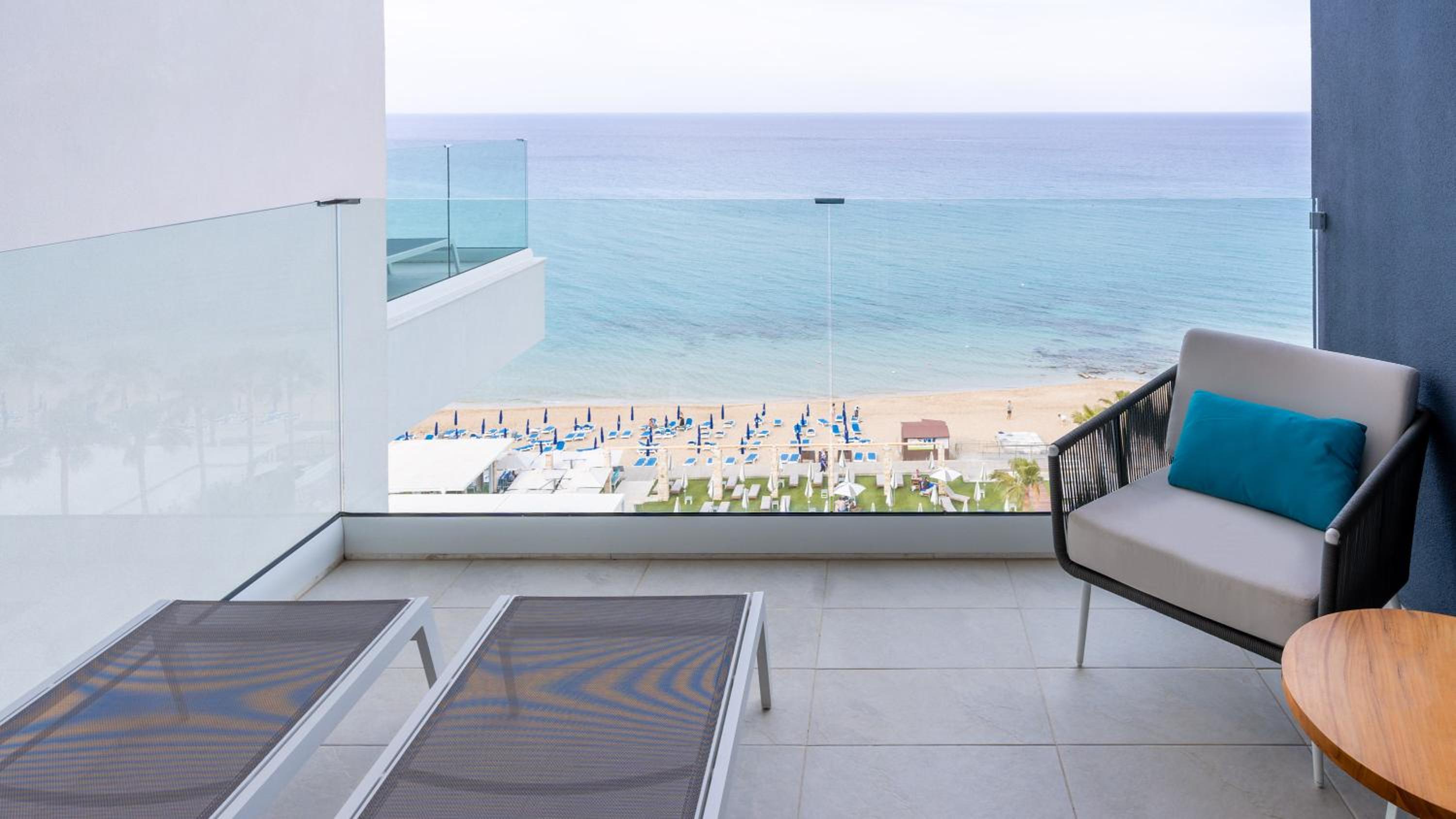 Front Sea View Deluxe Suite  - Photo 12