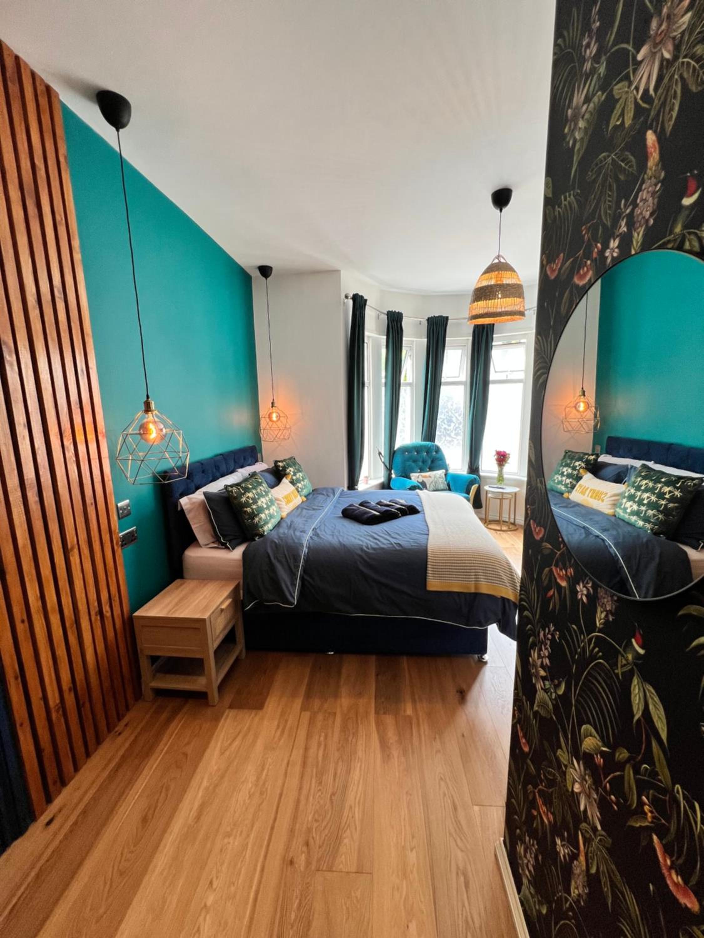 Deluxe Double Room (2 Adults + 1 Child)
