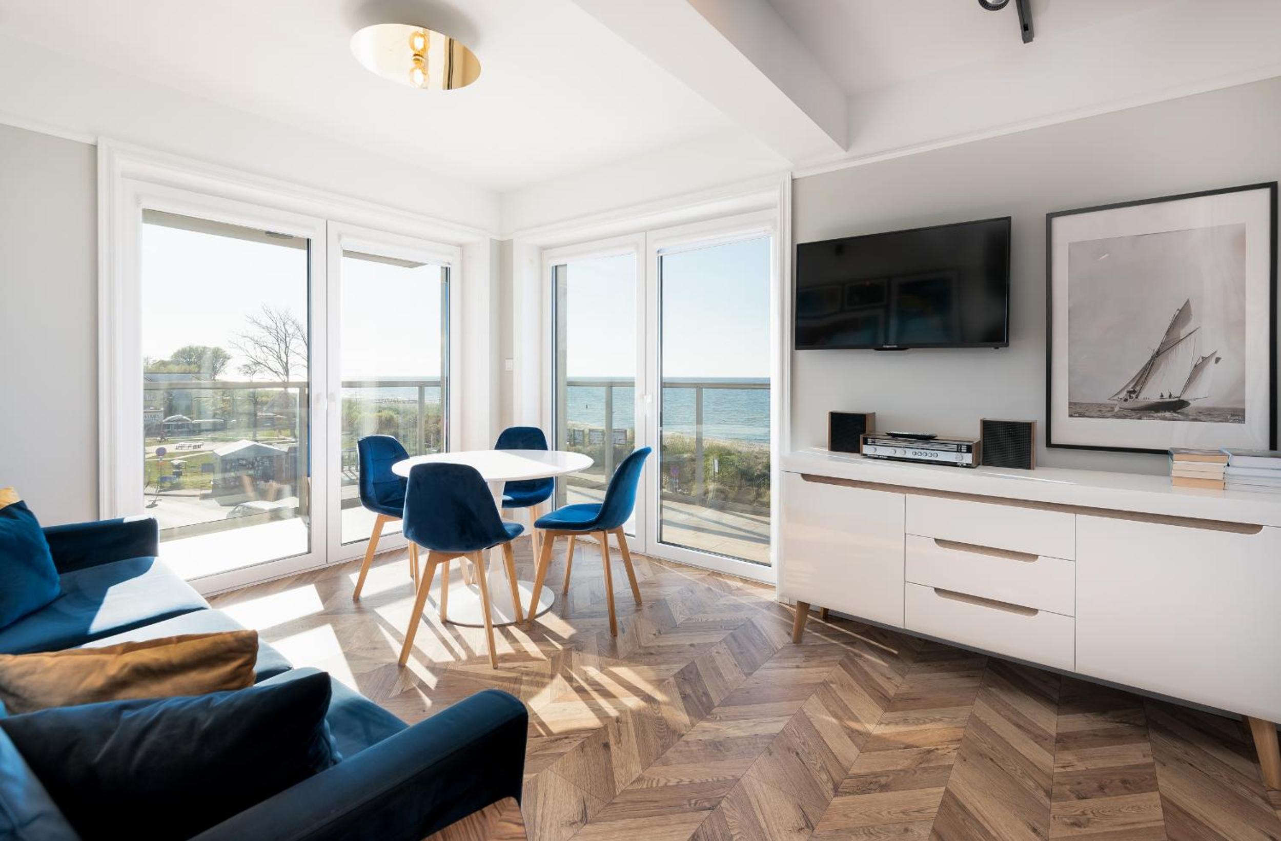 Deluxe Apartment with Balcony and Sea View