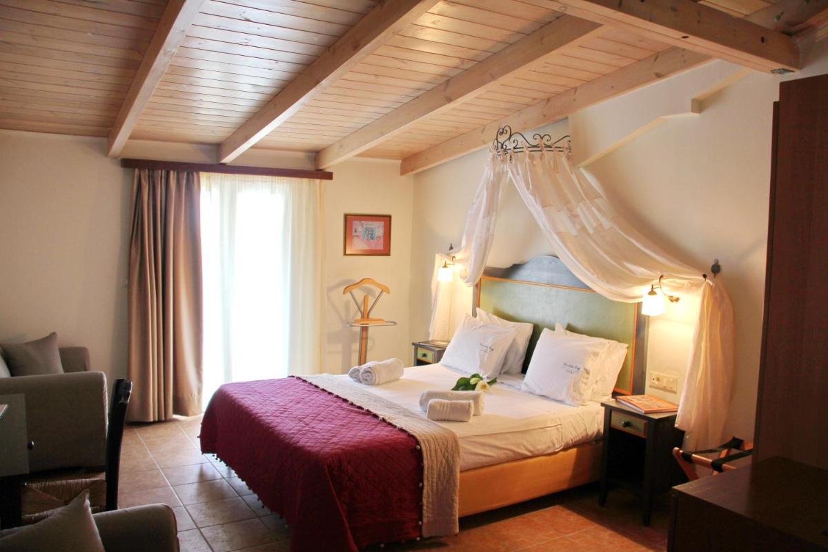 Deluxe Triple Room photo 2