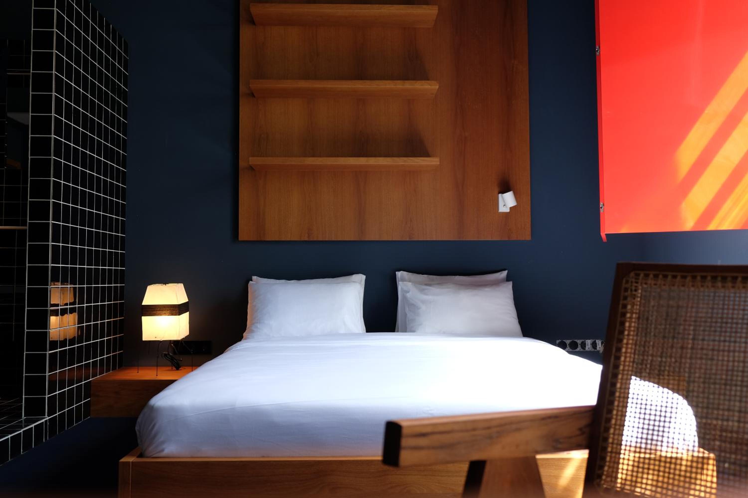 Deluxe Double Room with Bath - Photo 7