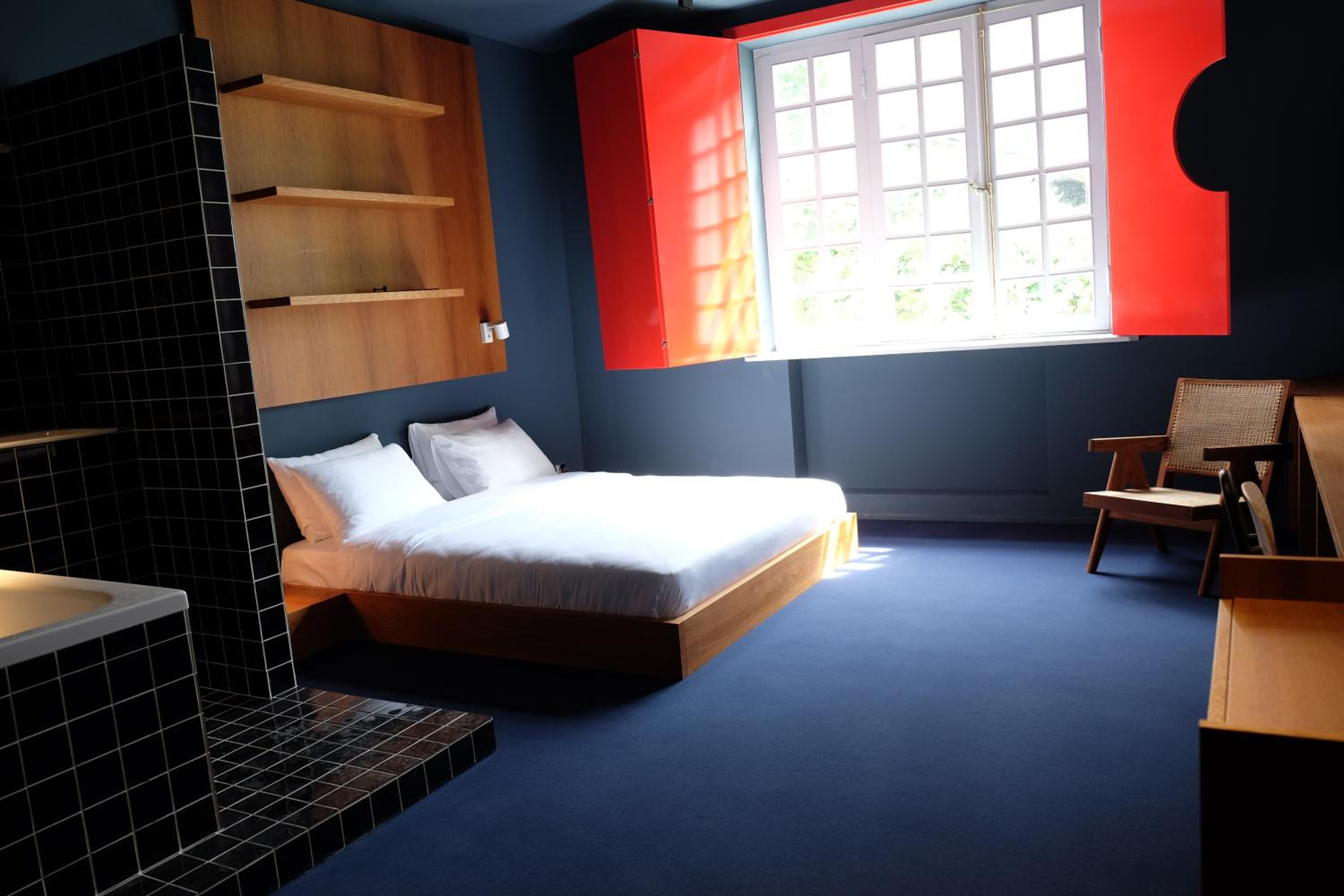 Deluxe Double Room with Bath - Photo 5