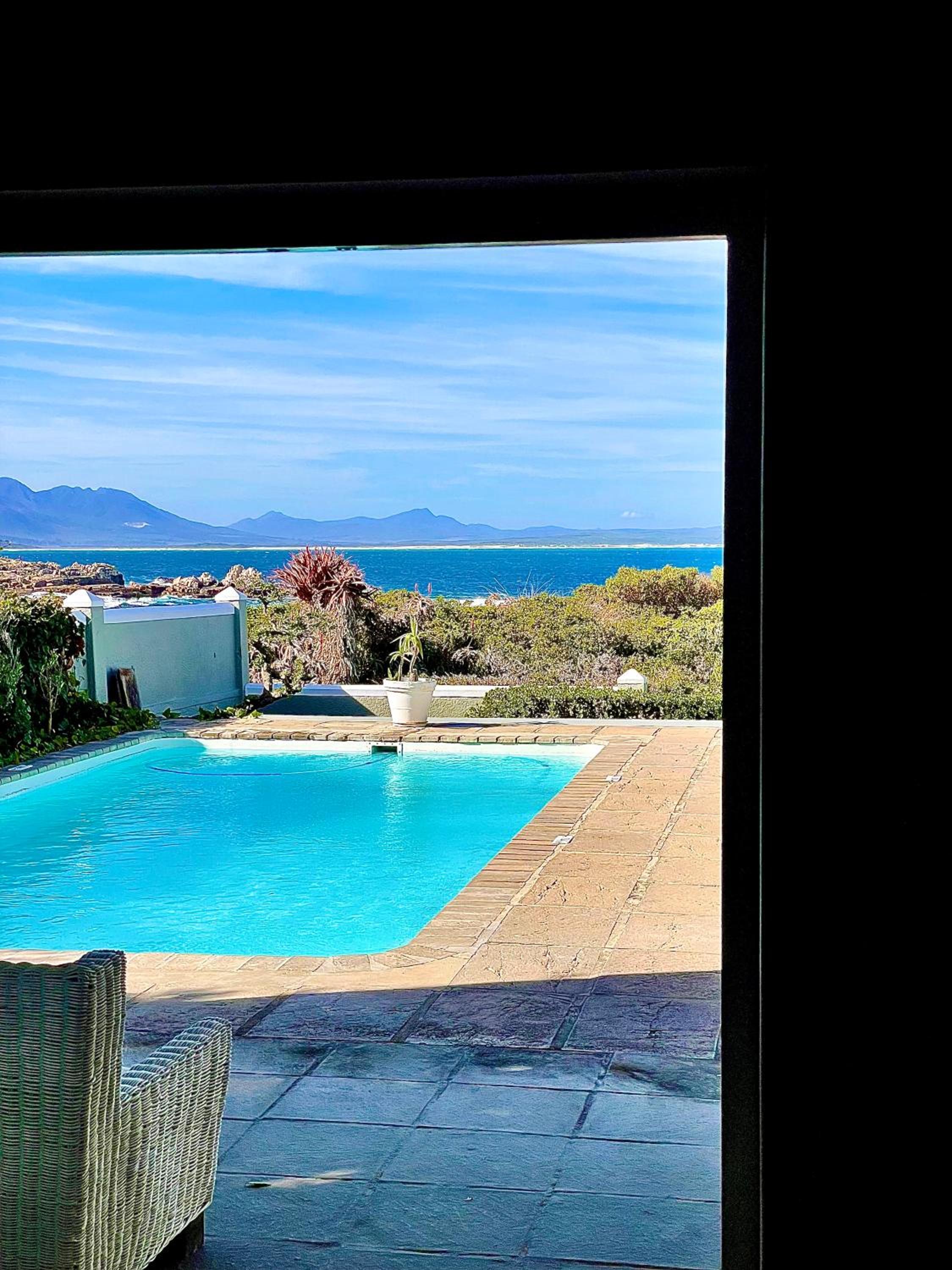 Deluxe Double Room with Sea View - Photo 10