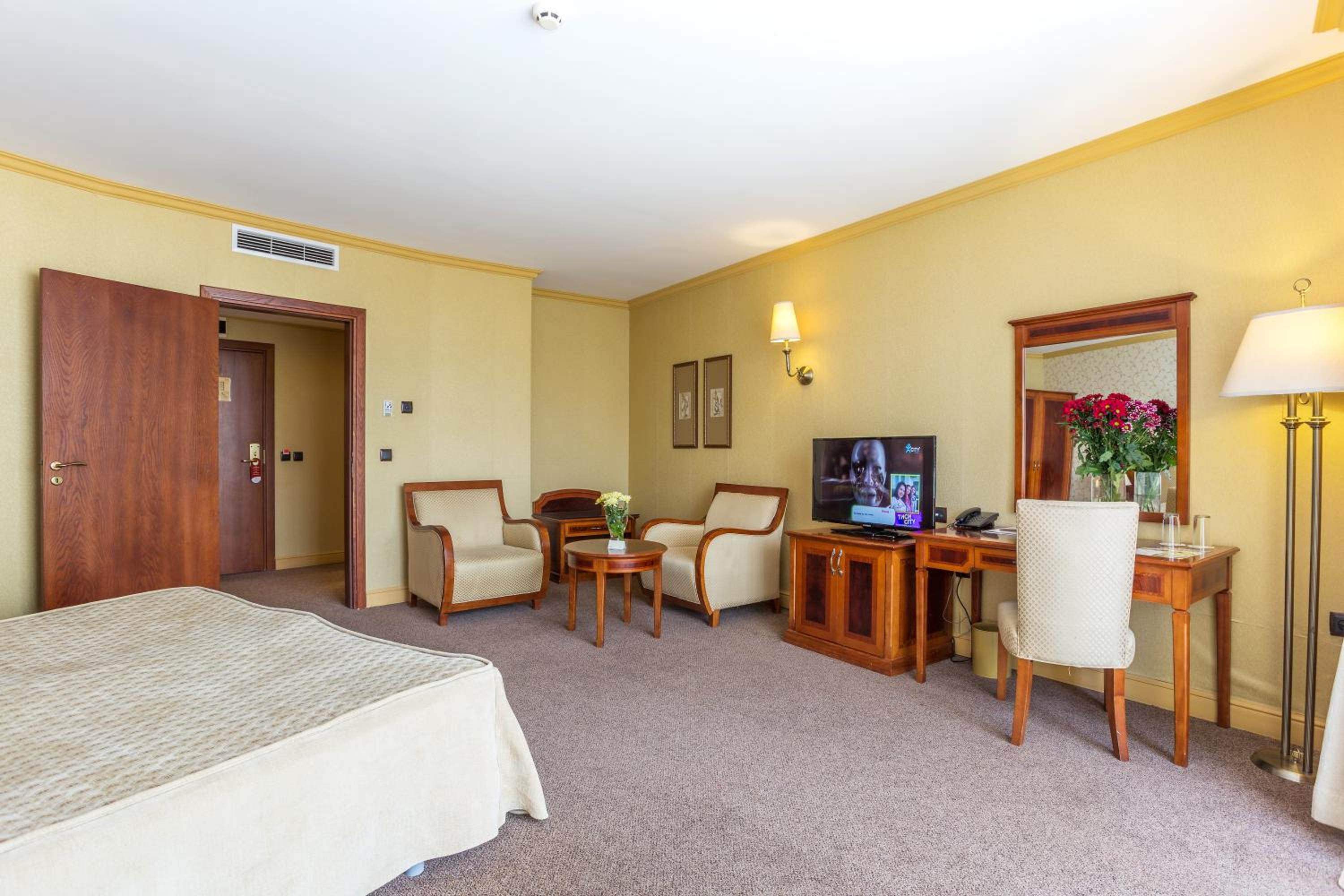Superior Double or Twin Room with Balcony photo 2