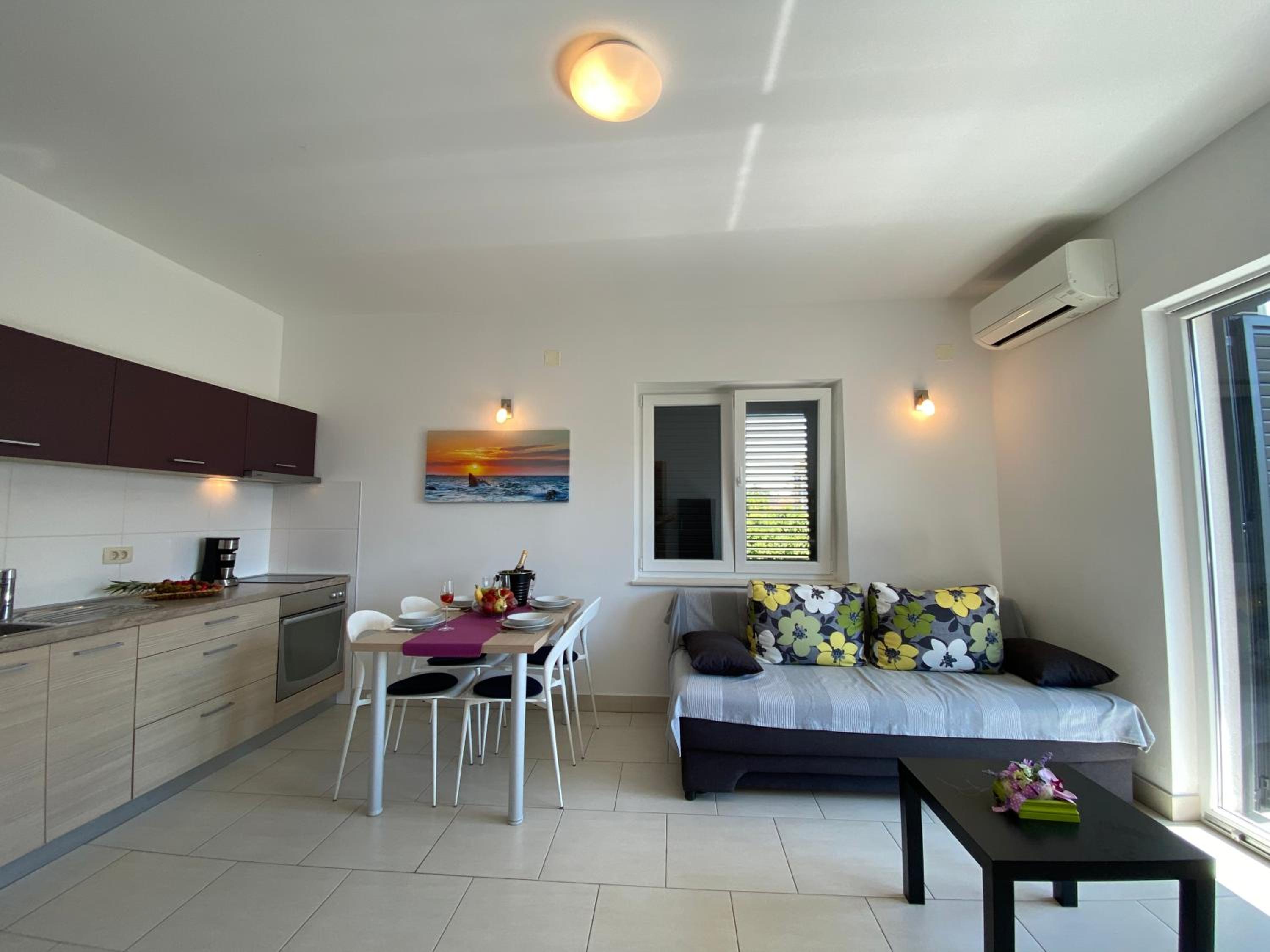 Luxury Apartment with Terrace - Photo 13