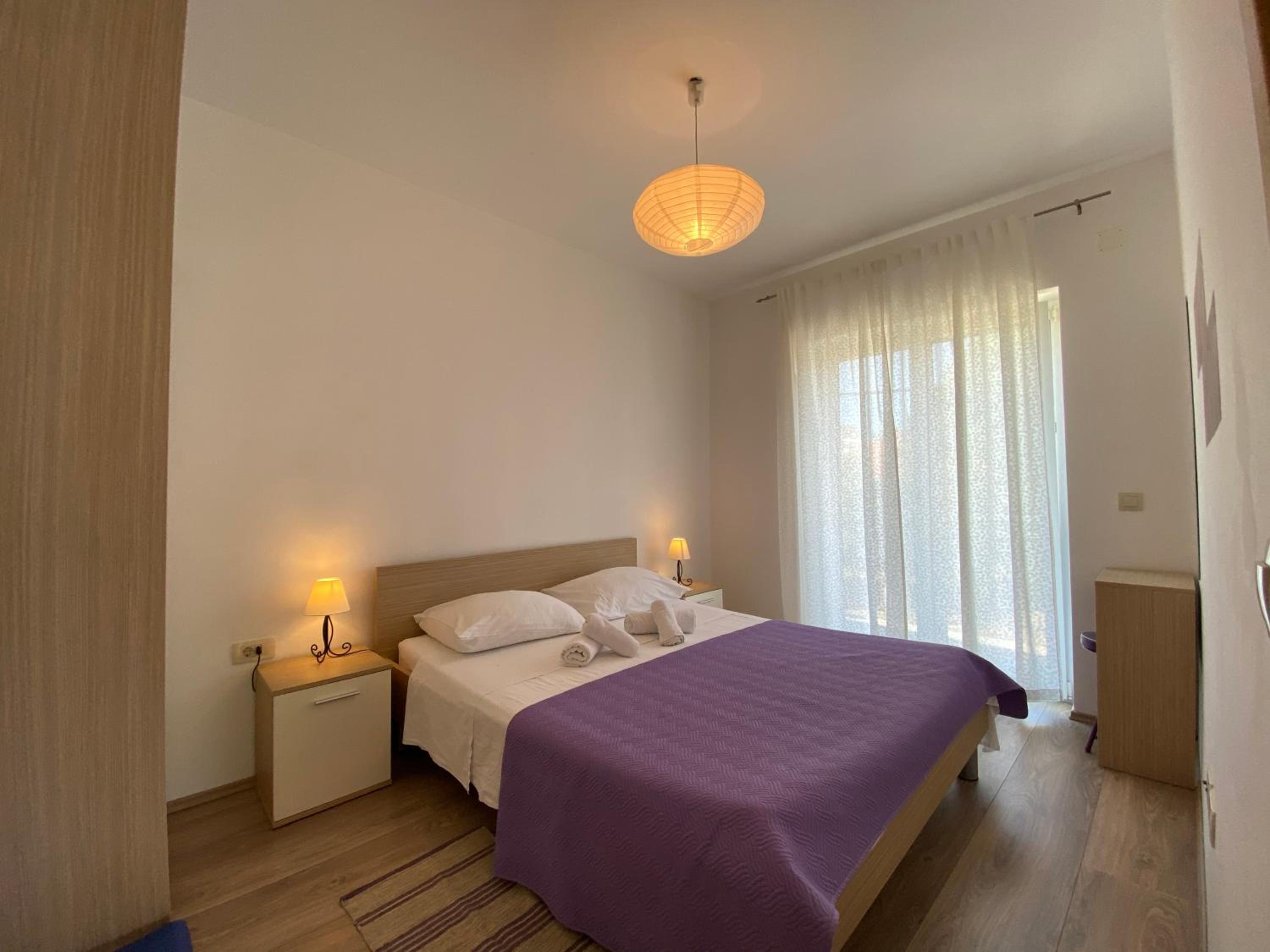 Luxury Apartment with Terrace - Photo 14